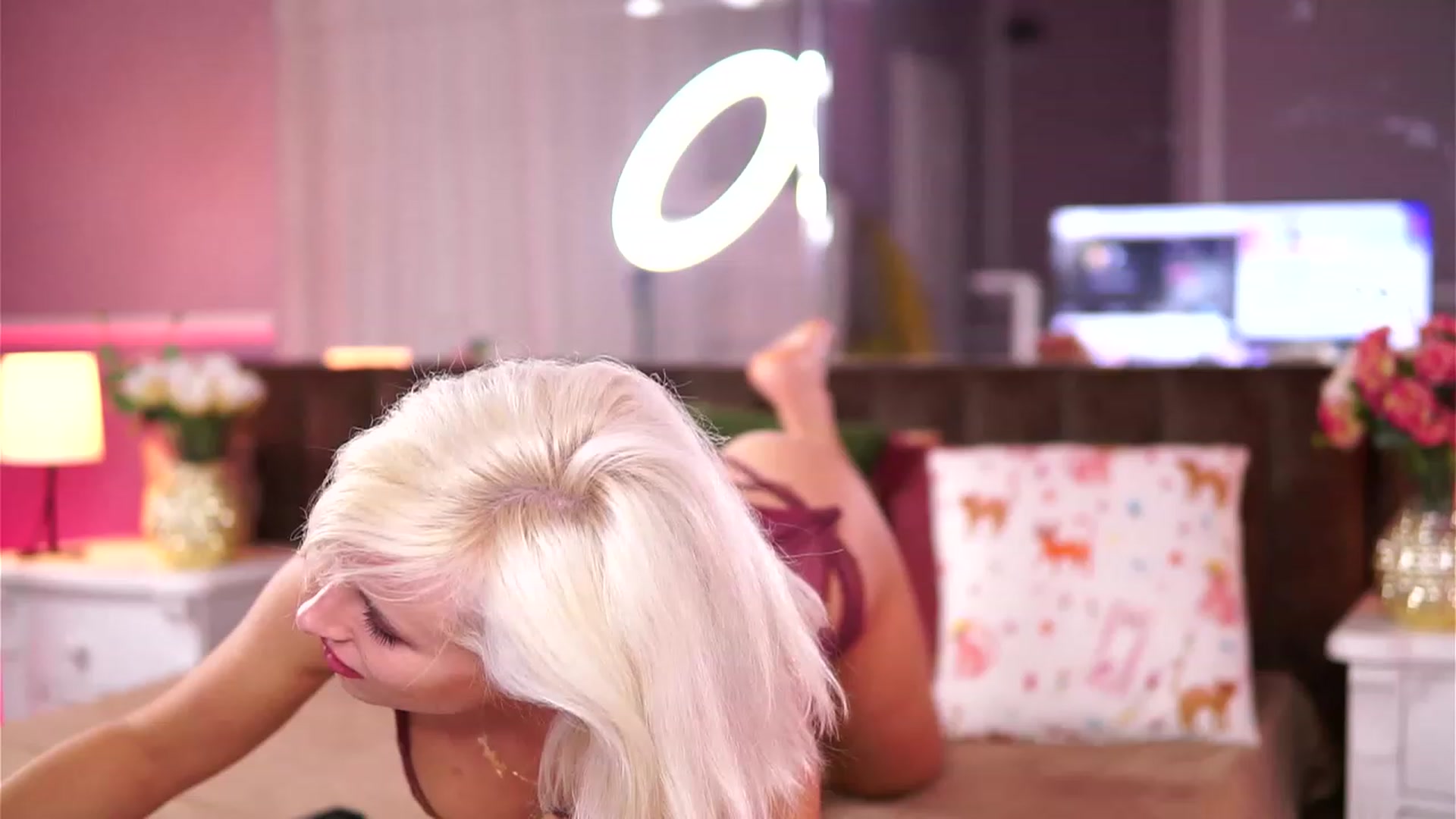Gallery image thumbnail from JenniferStoke's myfreecams stream on, 10/30/2023, 20:03 image 9 of 20