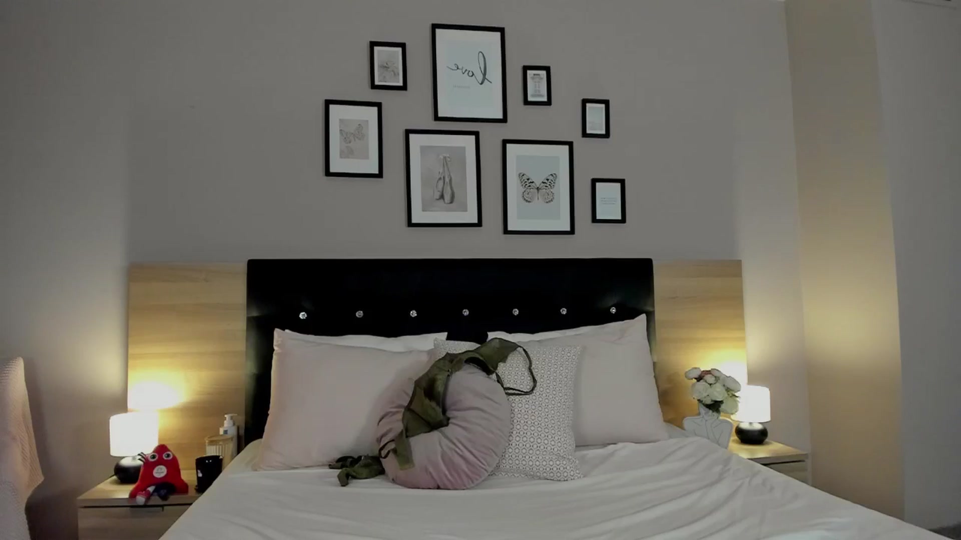 Gallery image thumbnail from JenniferStoke's myfreecams stream on, 08/30/2024, 15:15 image 4 of 20