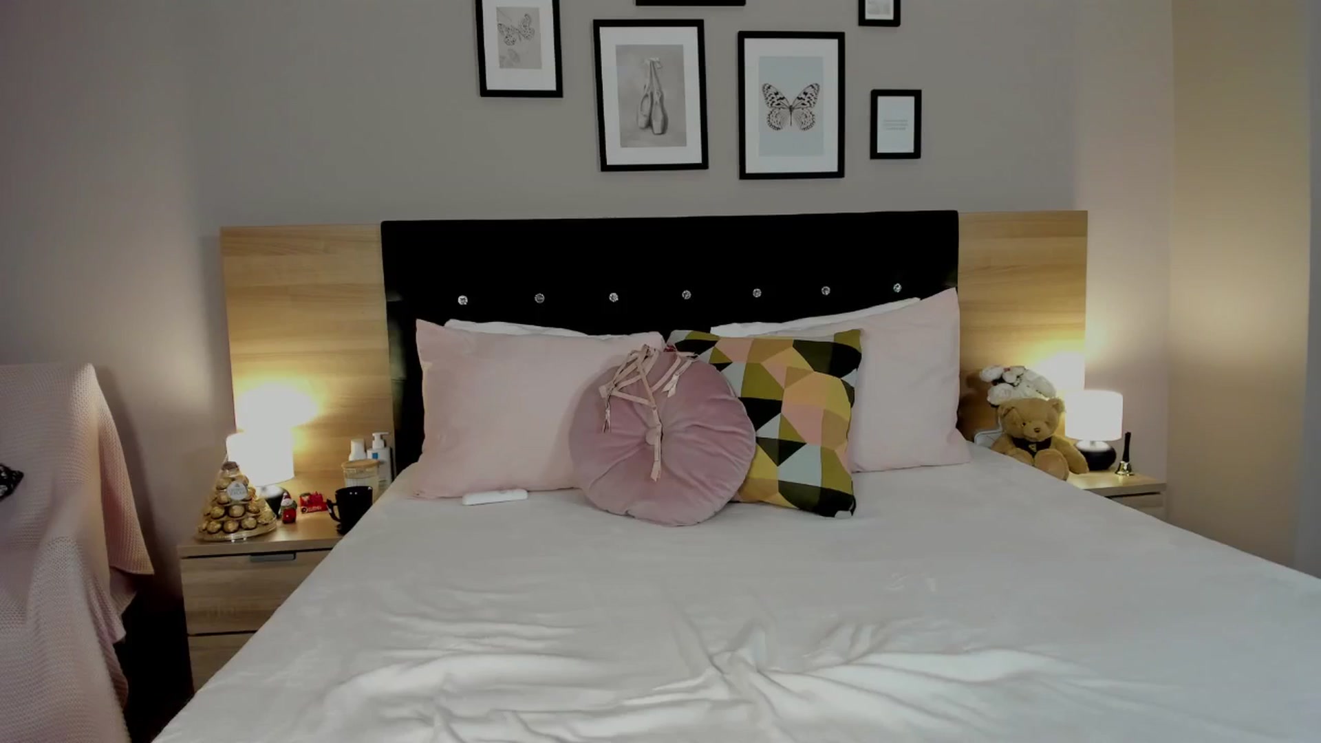 Gallery image thumbnail from JenniferStoke's myfreecams stream on, 12/05/2024, 18:00 image 11 of 20