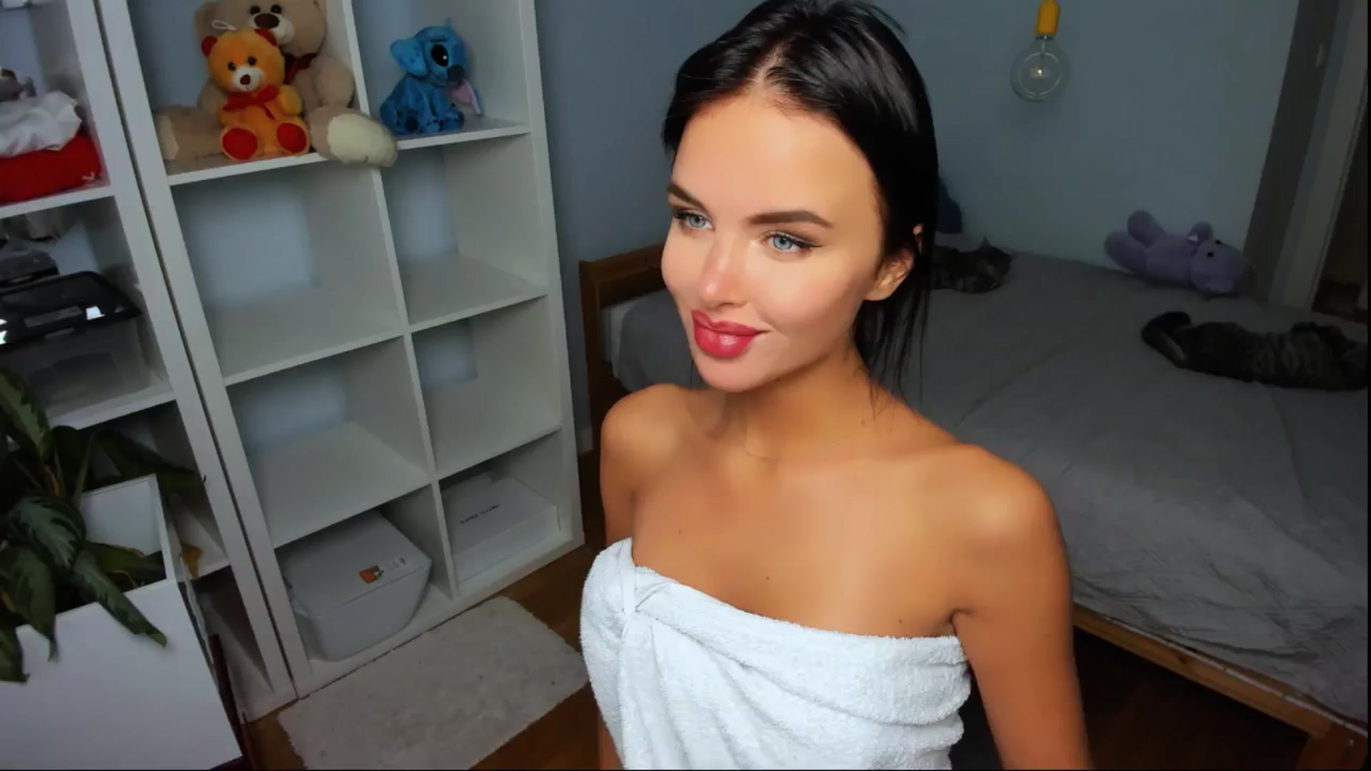 Gallery image thumbnail from Jennifercutie's myfreecams stream on, 08/10/2024, 17:25 image 11 of 20
