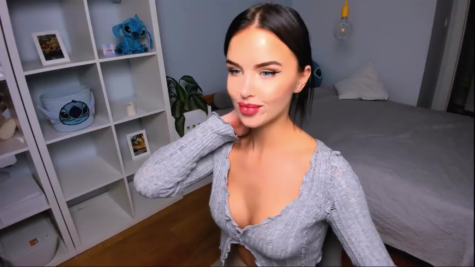 Gallery image thumbnail from Jennifercutie's myfreecams stream on, 10/02/2024, 21:27 image 16 of 20