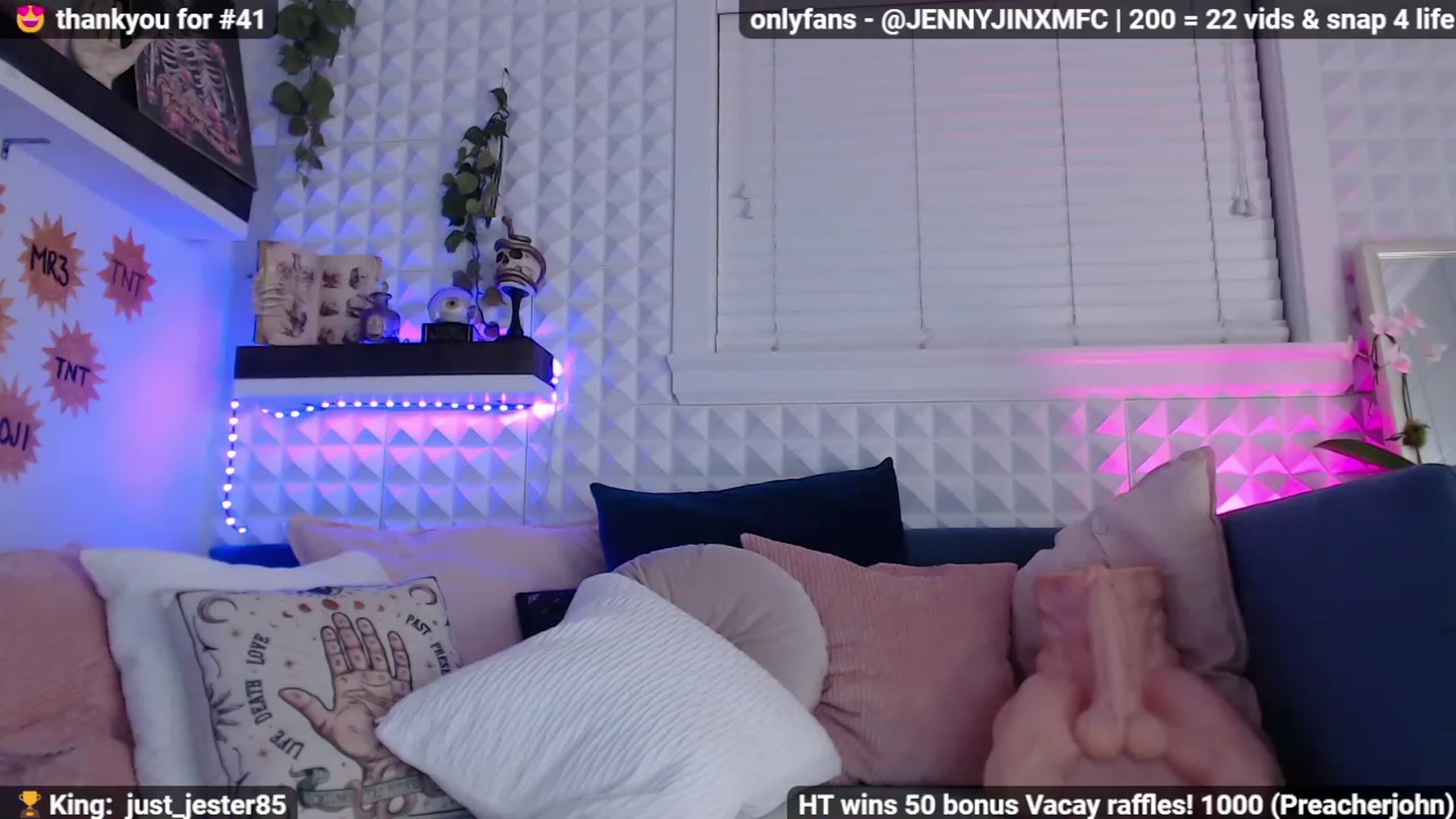 Gallery image thumbnail from Jennnay's myfreecams stream on, 12/12/2022, 07:59 image 16 of 20