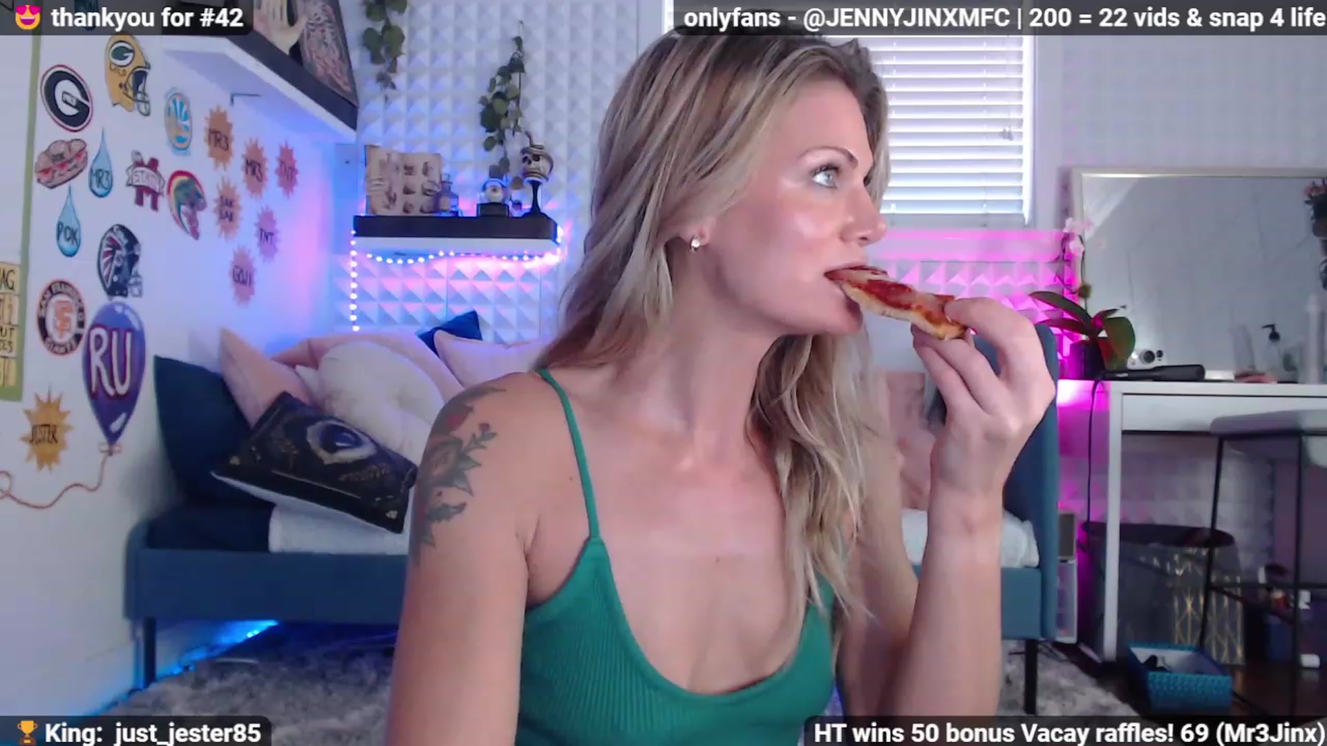Gallery image thumbnail from Jennnay's myfreecams stream on, 12/12/2022, 22:18 image 7 of 20