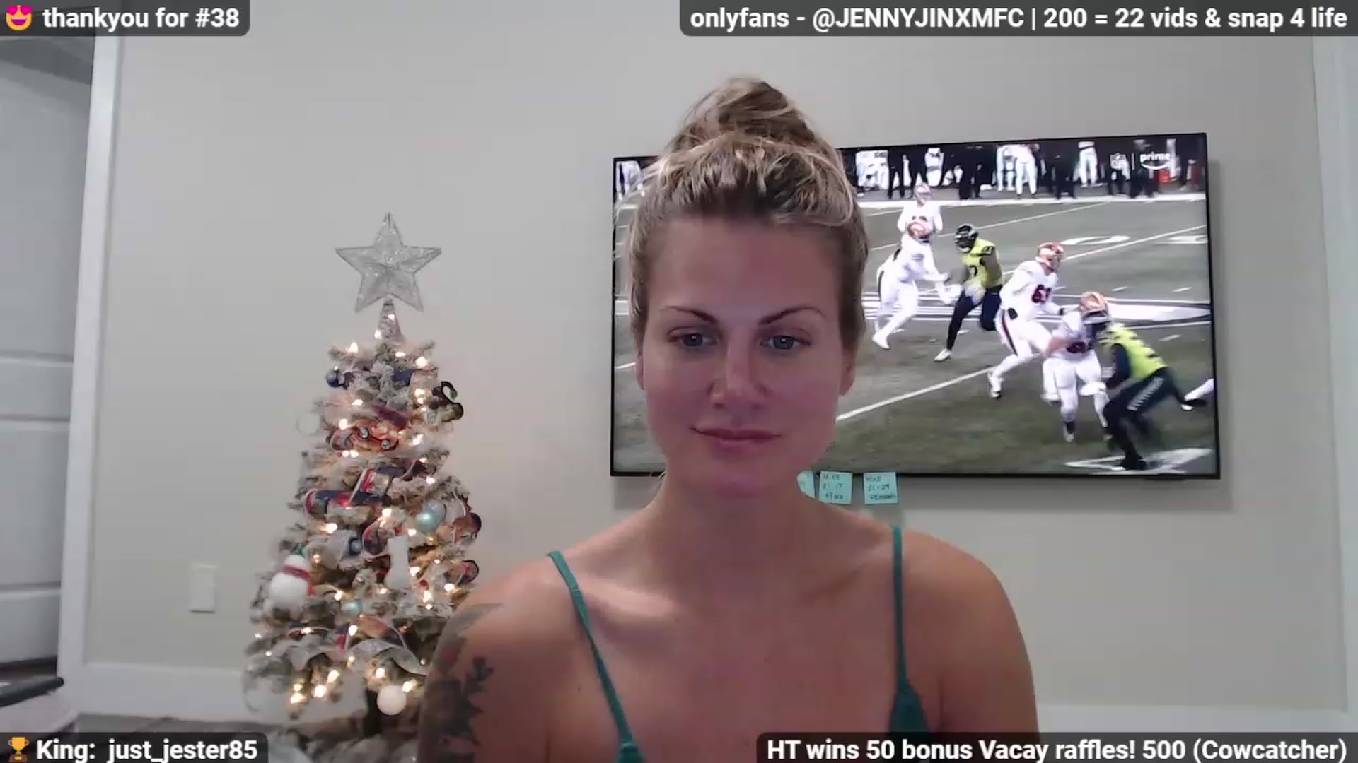 Gallery image thumbnail from Jennnay's myfreecams stream on, 12/16/2022, 01:47 image 14 of 20