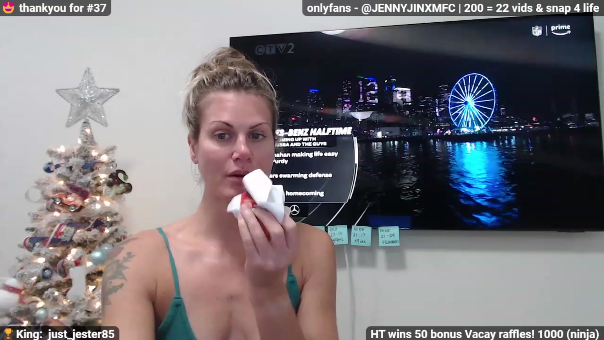 Gallery image thumbnail from Jennnay's myfreecams stream on, 12/16/2022, 04:26 image 2 of 20