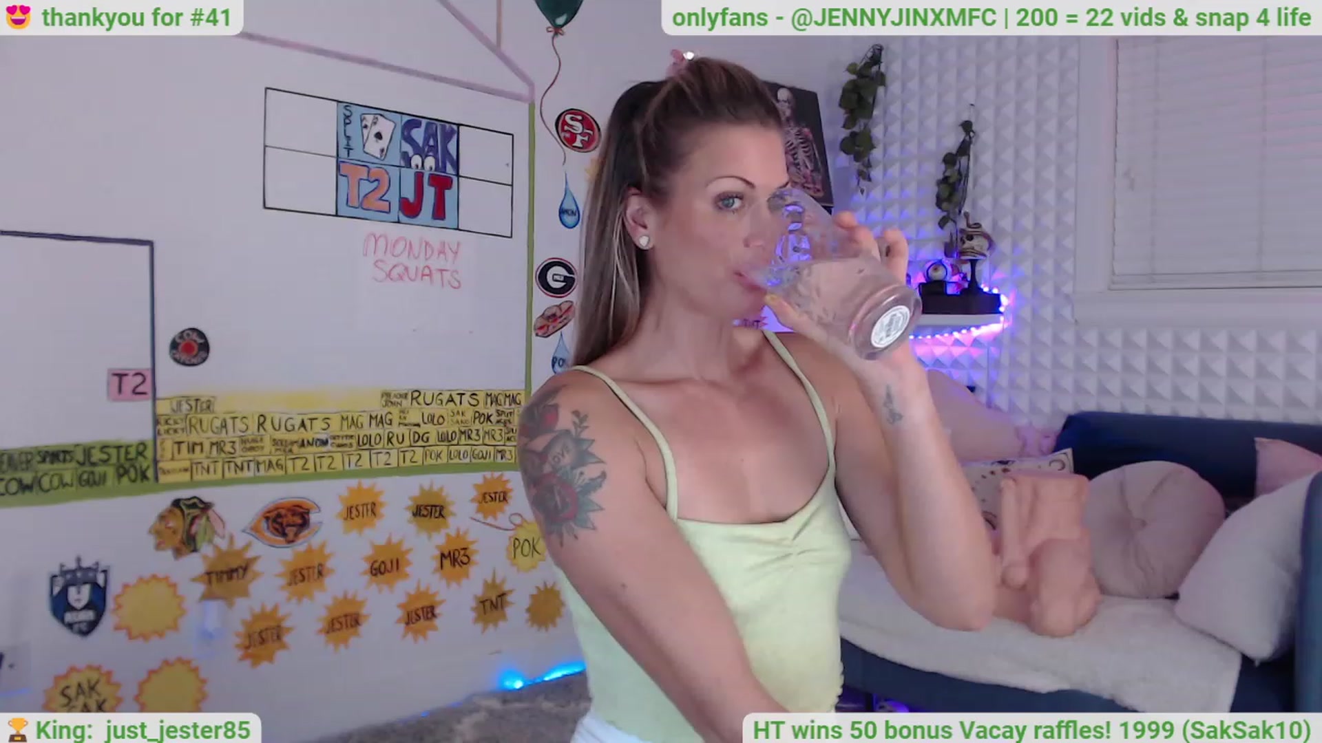 Gallery image thumbnail from Jennnay's myfreecams stream on, 12/20/2022, 07:03 image 6 of 20