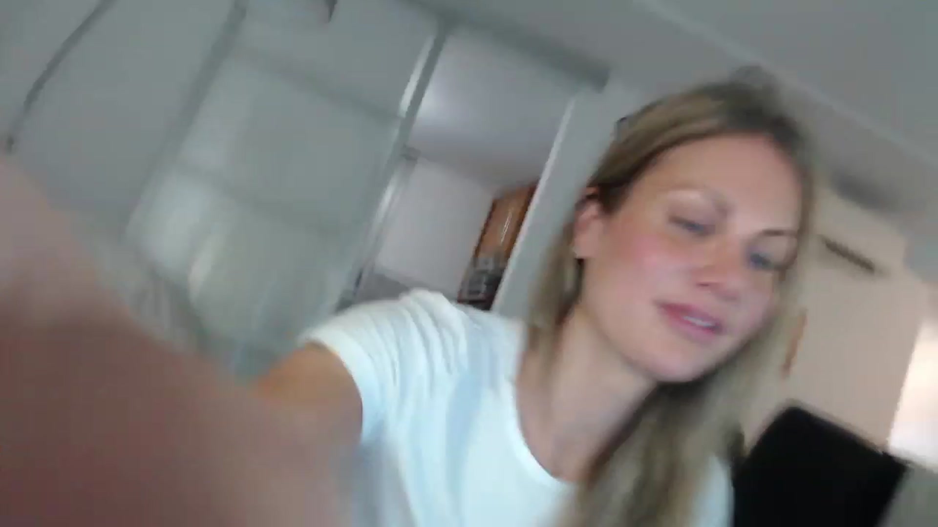 Gallery image thumbnail from Jennnay's myfreecams stream on, 01/05/2023, 07:54 image 6 of 20