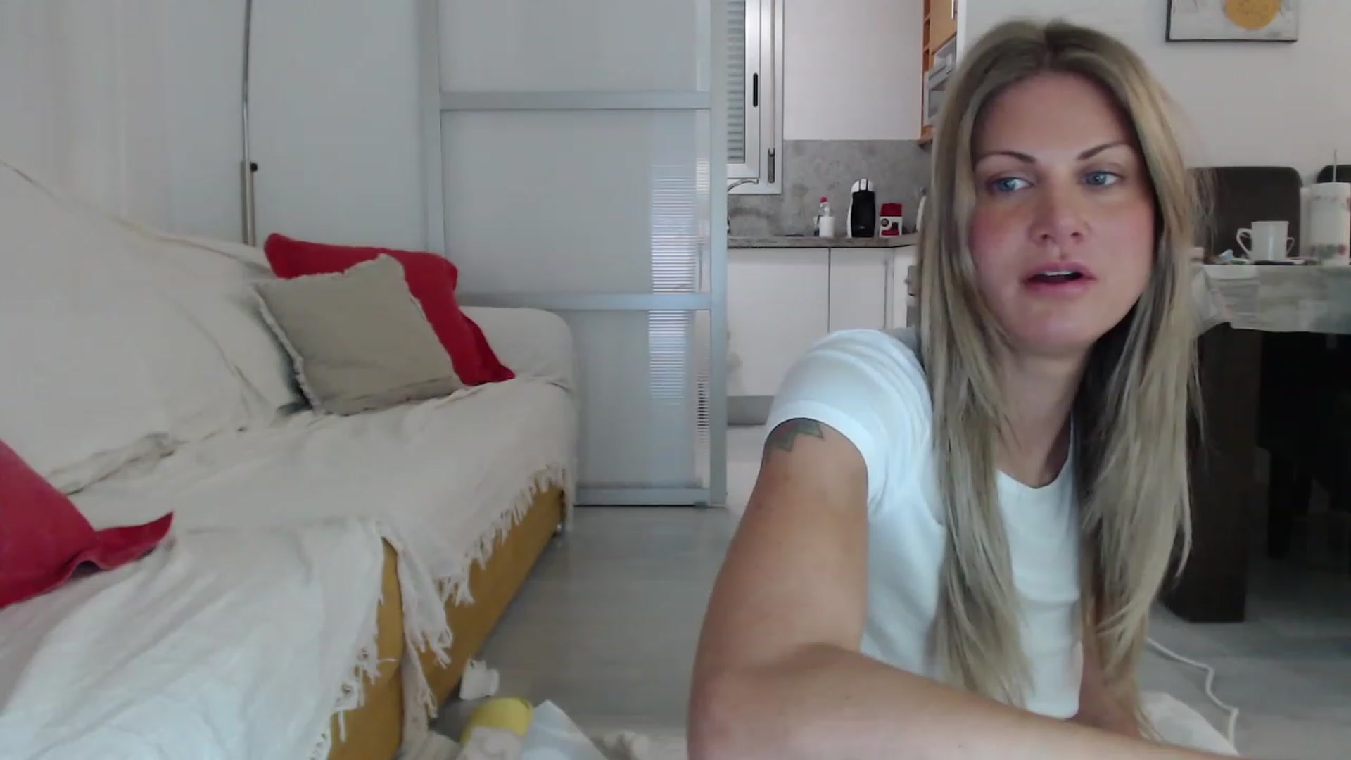 Gallery image thumbnail from Jennnay's myfreecams stream on, 01/05/2023, 07:54 image 2 of 20