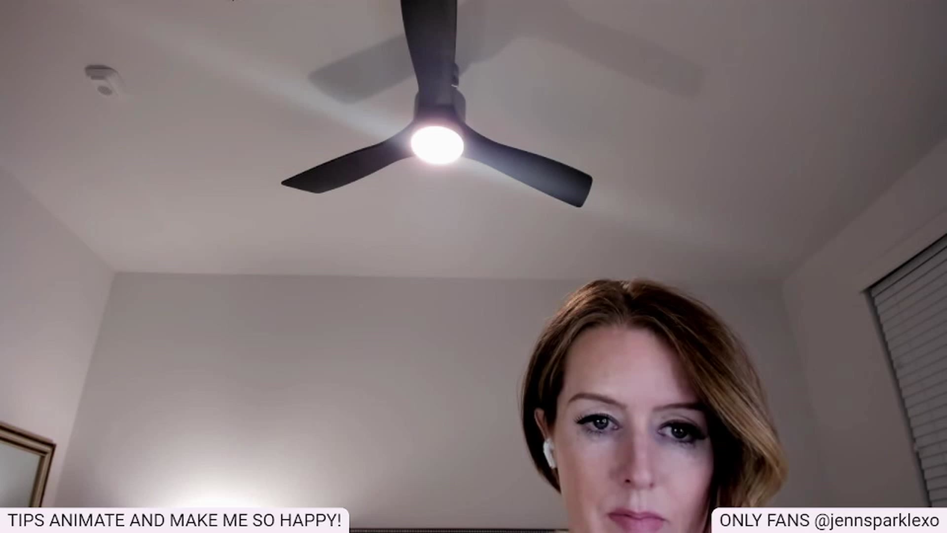 Gallery image thumbnail from Jennsparklexo's myfreecams stream on, 03/29/2023, 09:17 image 14 of 20