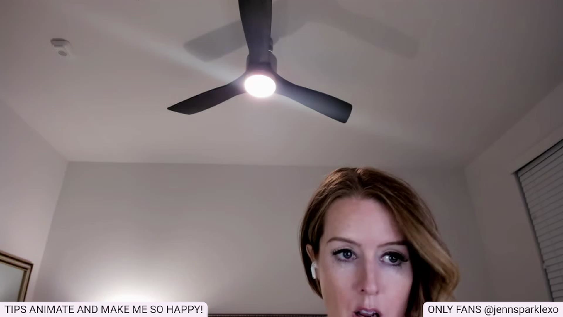 Gallery image thumbnail from Jennsparklexo's myfreecams stream on, 03/29/2023, 09:17 image 12 of 20