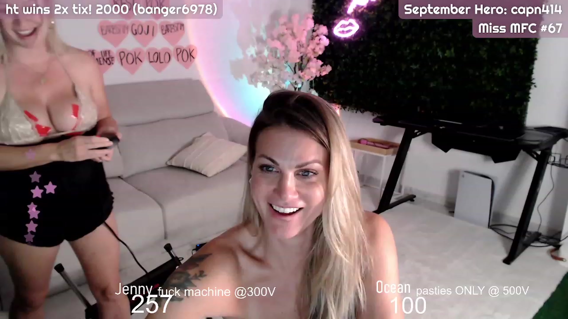 Gallery image thumbnail from JennyAndOcean's myfreecams stream on, 09/25/2023, 22:43 image 17 of 20