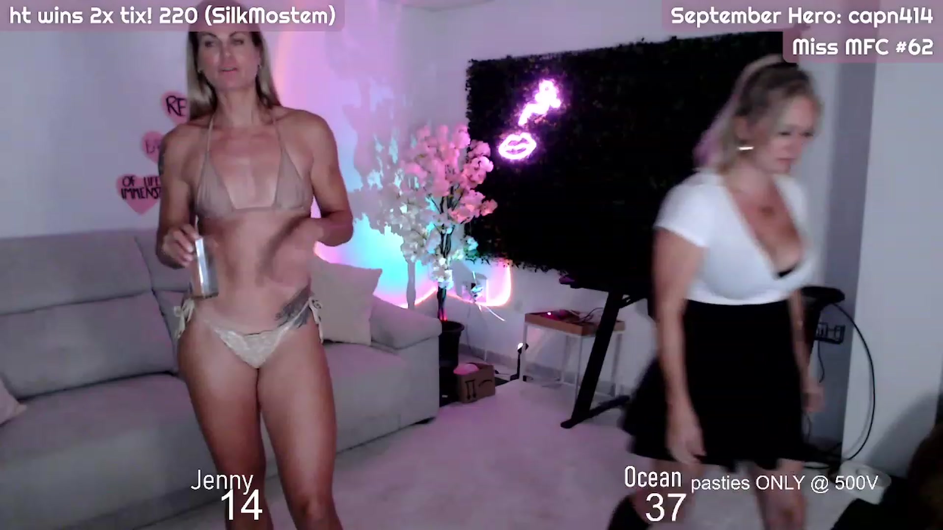 Gallery image thumbnail from JennyAndOcean's myfreecams stream on, 09/26/2023, 21:04 image 7 of 20