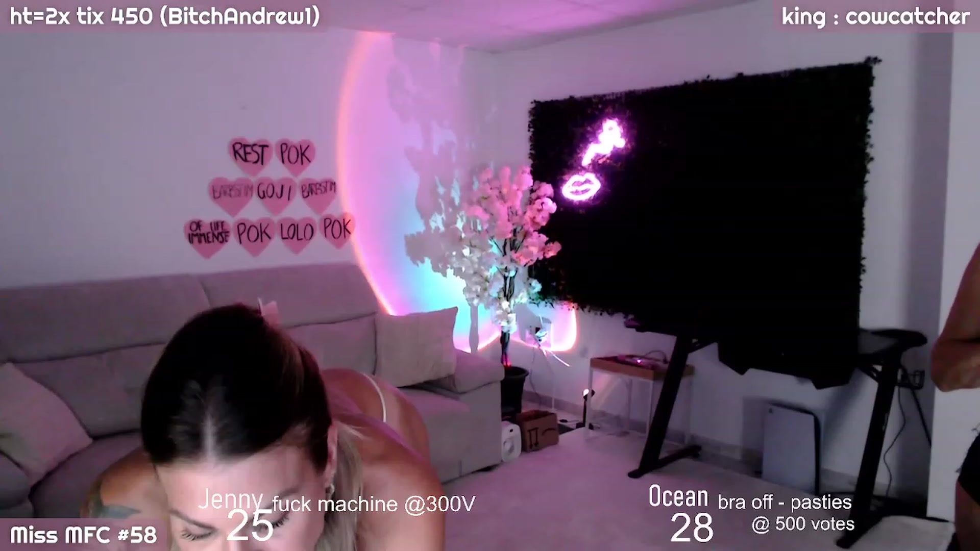 Gallery image thumbnail from JennyAndOcean's myfreecams stream on, 09/28/2023, 22:00 image 11 of 20