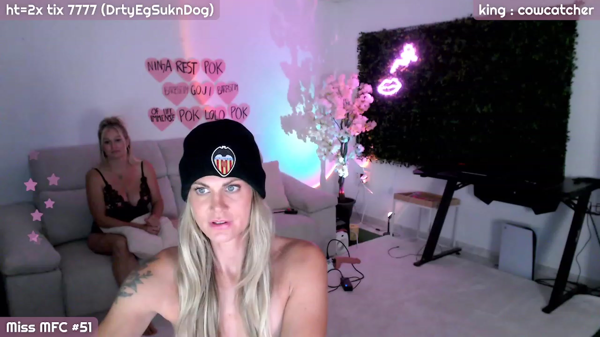 Gallery image thumbnail from JennyAndOcean's myfreecams stream on, 09/29/2023, 22:48 image 11 of 20