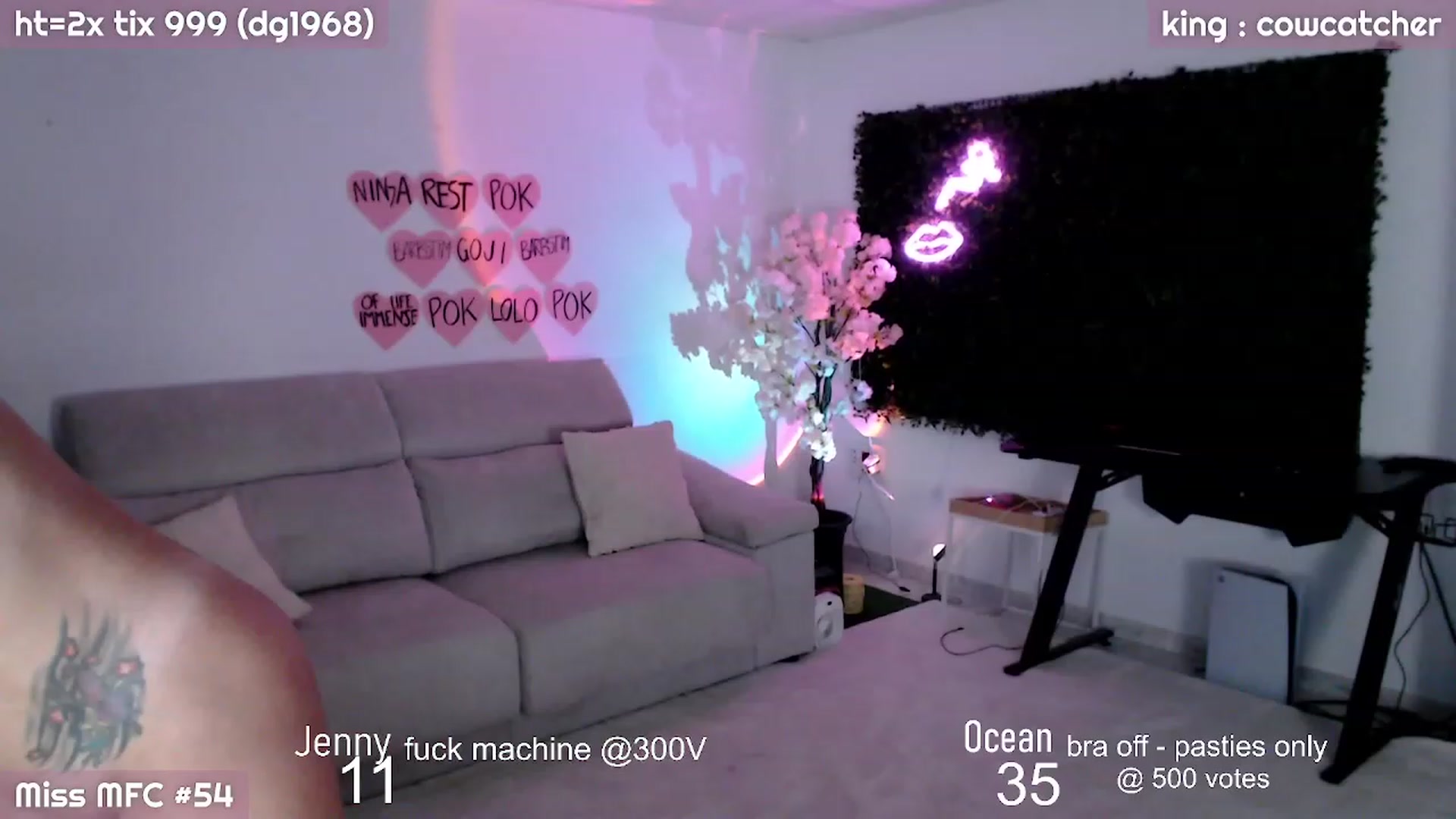 Gallery image thumbnail from JennyAndOcean's myfreecams stream on, 09/29/2023, 22:48 image 1 of 20