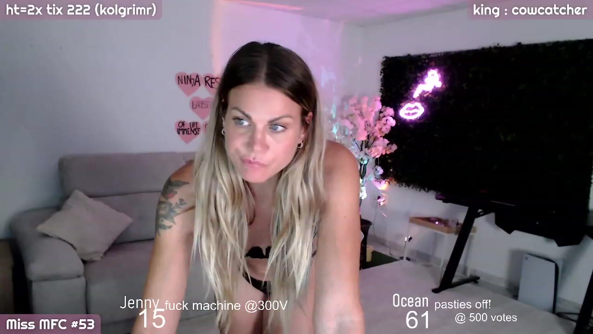 Gallery image thumbnail from JennyAndOcean's myfreecams stream on, 09/30/2023, 21:16 image 17 of 20