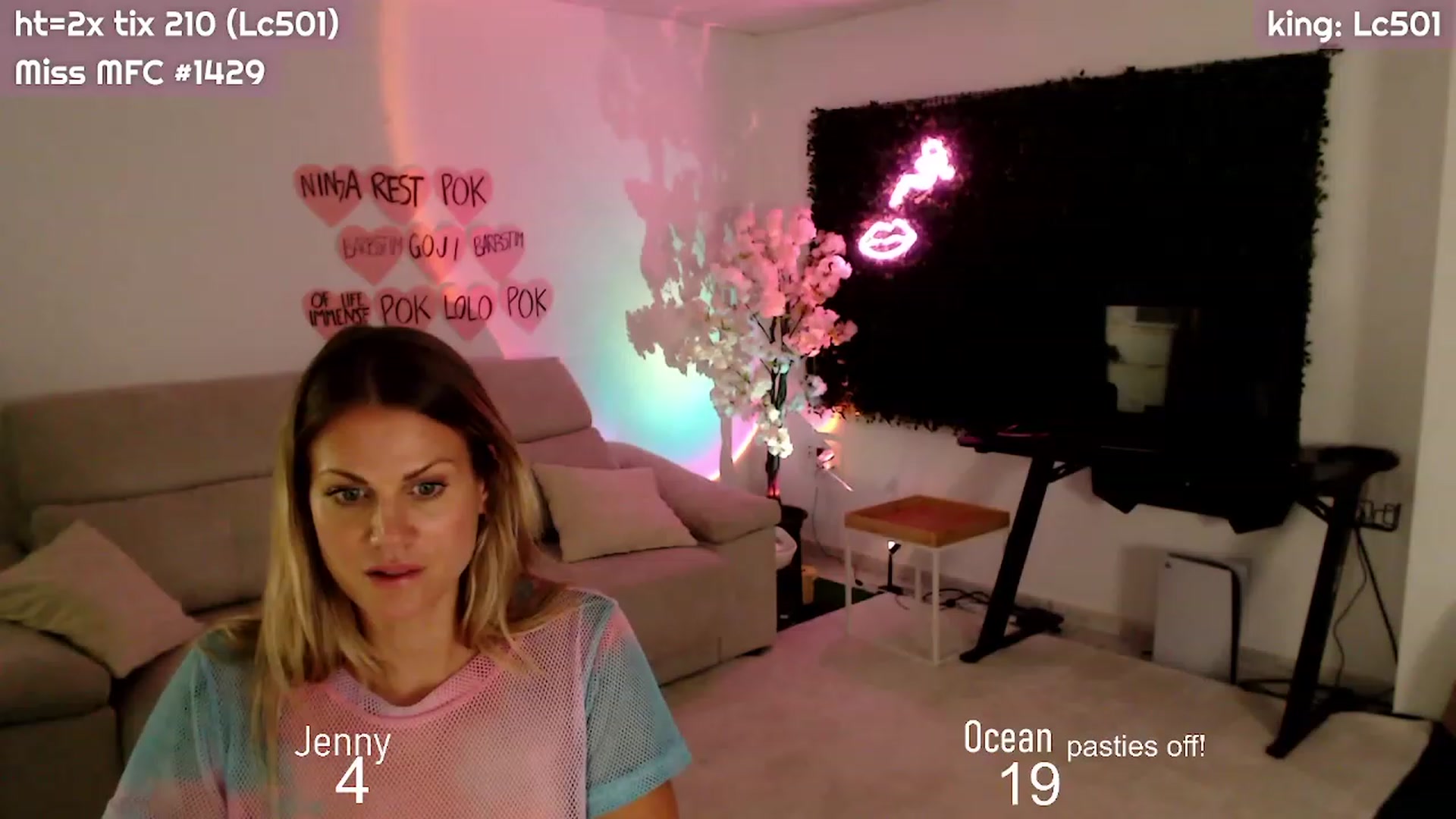 Gallery image thumbnail from JennyAndOcean's myfreecams stream on, 10/01/2023, 22:19 image 15 of 20