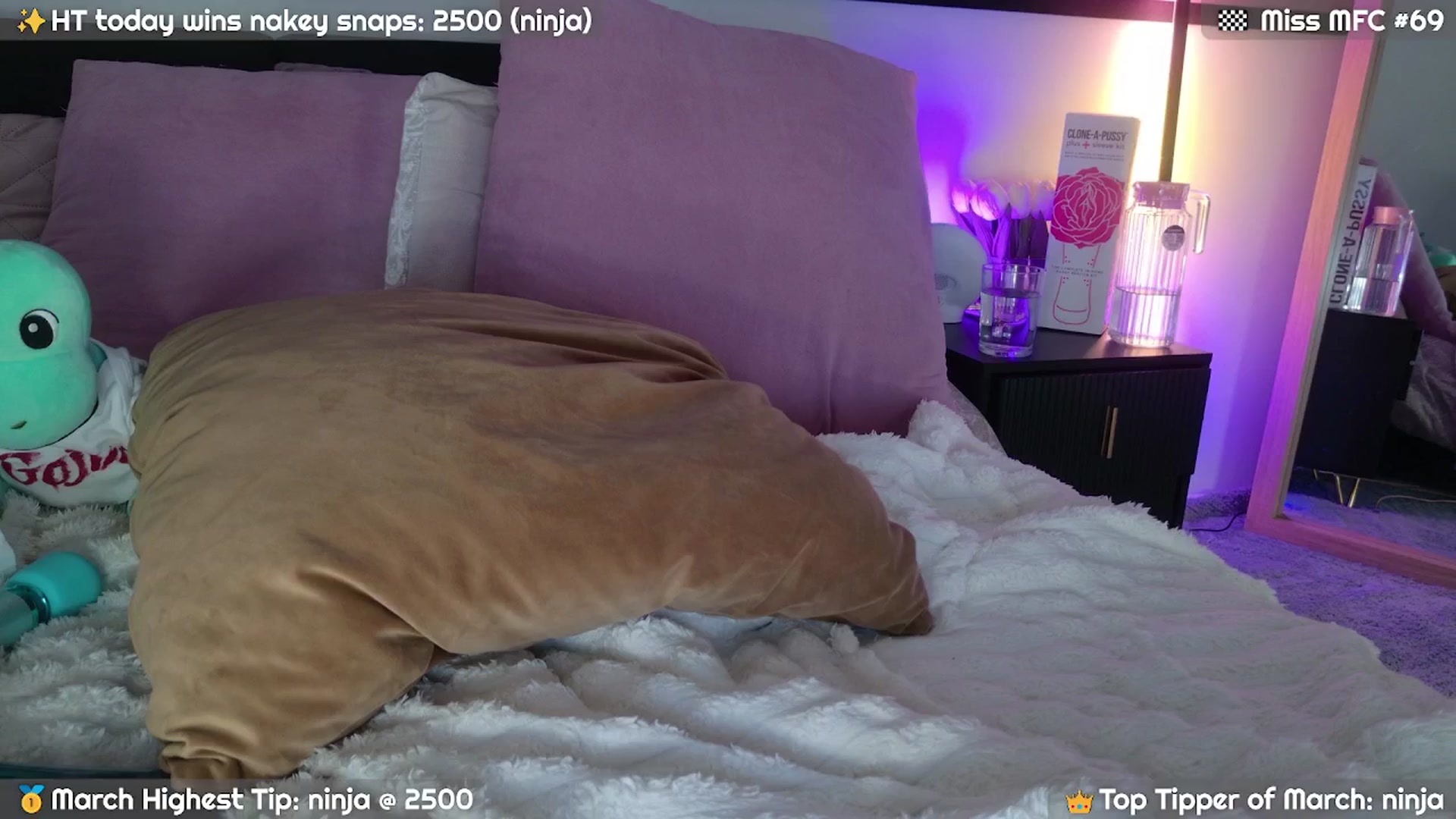 Gallery image thumbnail from JennyBear's myfreecams stream on, 03/08/2026, 09:55 image 15 of 20