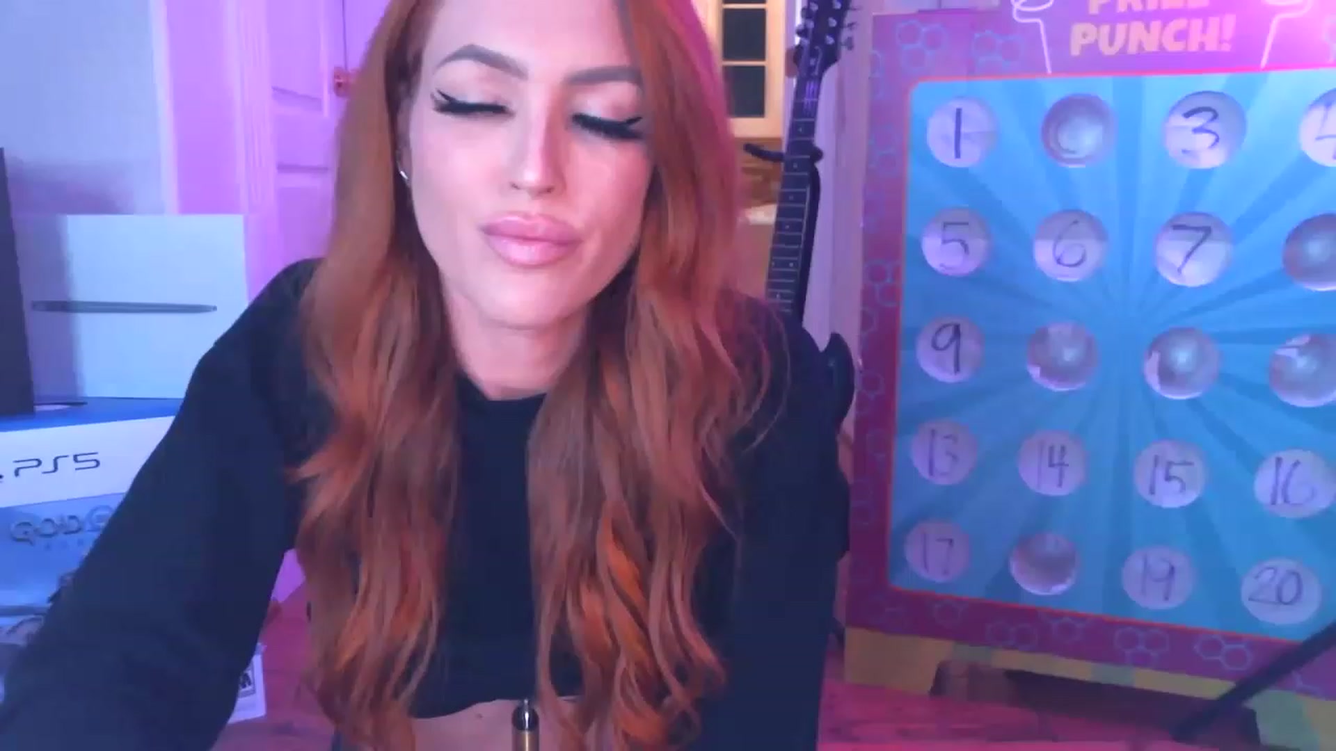 Gallery image thumbnail from JennyBlighe's myfreecams stream on, 12/11/2022, 05:54 image 2 of 20