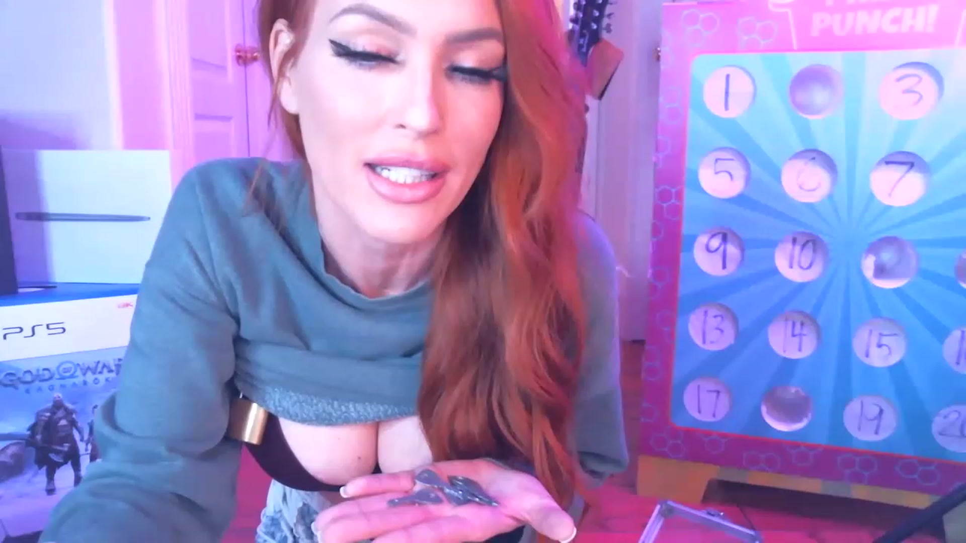 Gallery image thumbnail from JennyBlighe's myfreecams stream on, 12/12/2022, 07:34 image 11 of 20