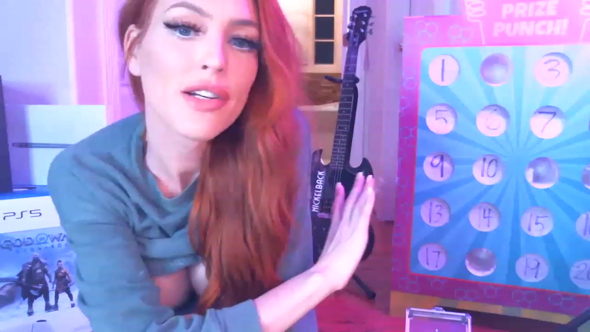 Gallery image thumbnail from JennyBlighe's myfreecams stream on, 12/12/2022, 07:34 image 3 of 20