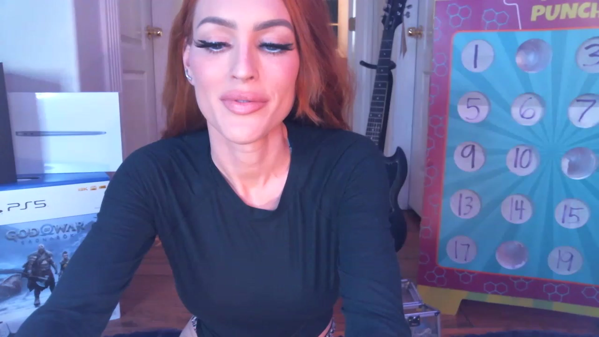 Gallery image thumbnail from JennyBlighe's myfreecams stream on, 12/16/2022, 08:10 image 3 of 20