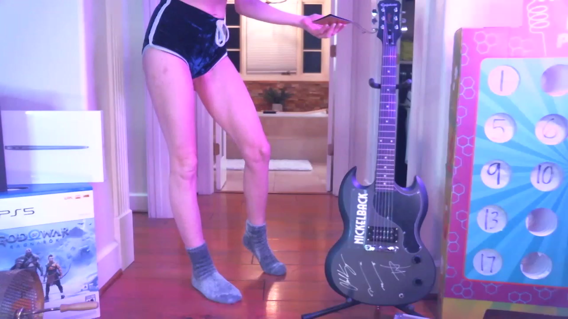 Gallery image thumbnail from JennyBlighe's myfreecams stream on, 12/17/2022, 07:13 image 16 of 20