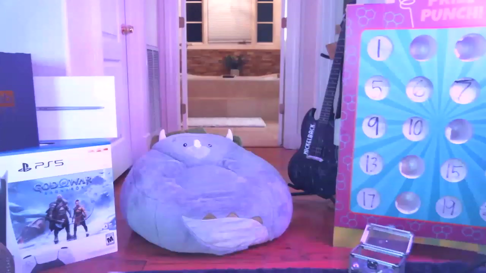 Gallery image thumbnail from JennyBlighe's myfreecams stream on, 12/19/2022, 07:58 image 1 of 20