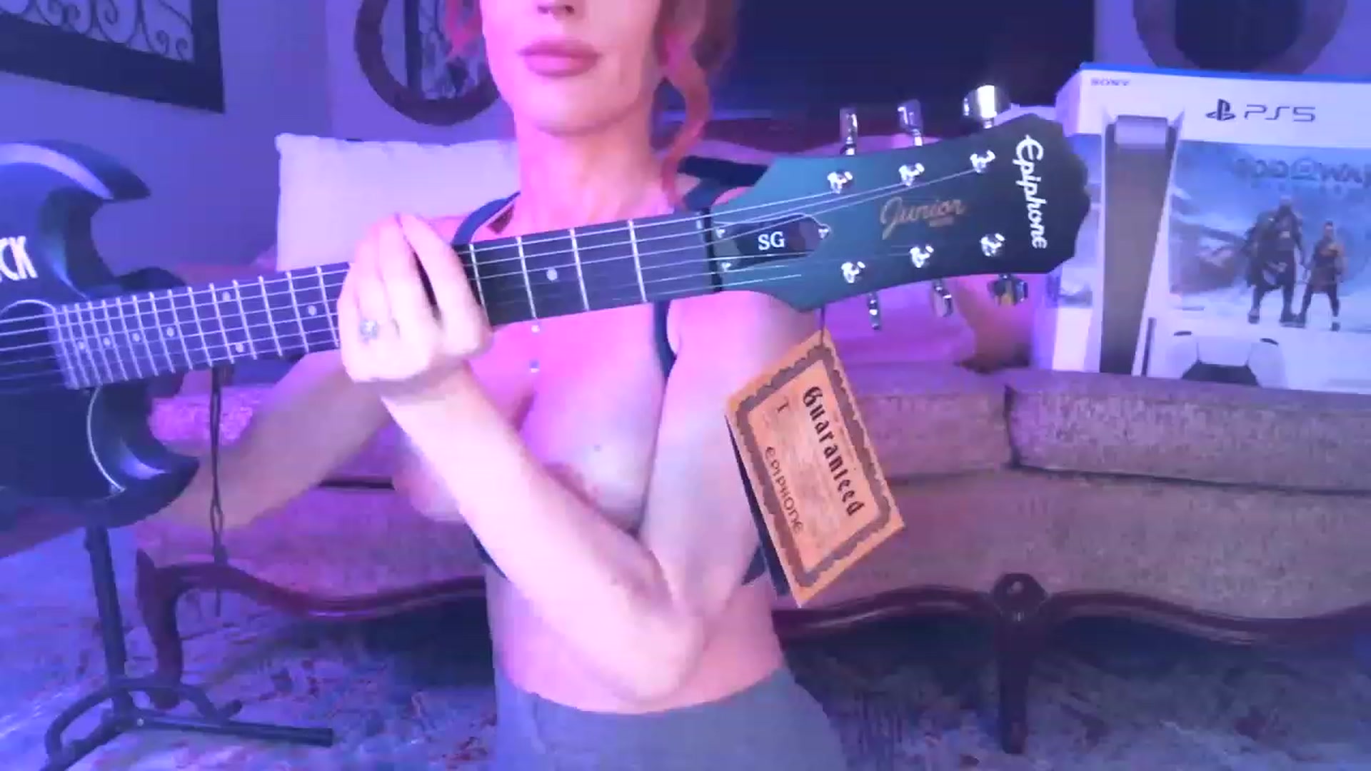 Gallery image thumbnail from JennyBlighe's myfreecams stream on, 01/10/2023, 06:49 image 11 of 20