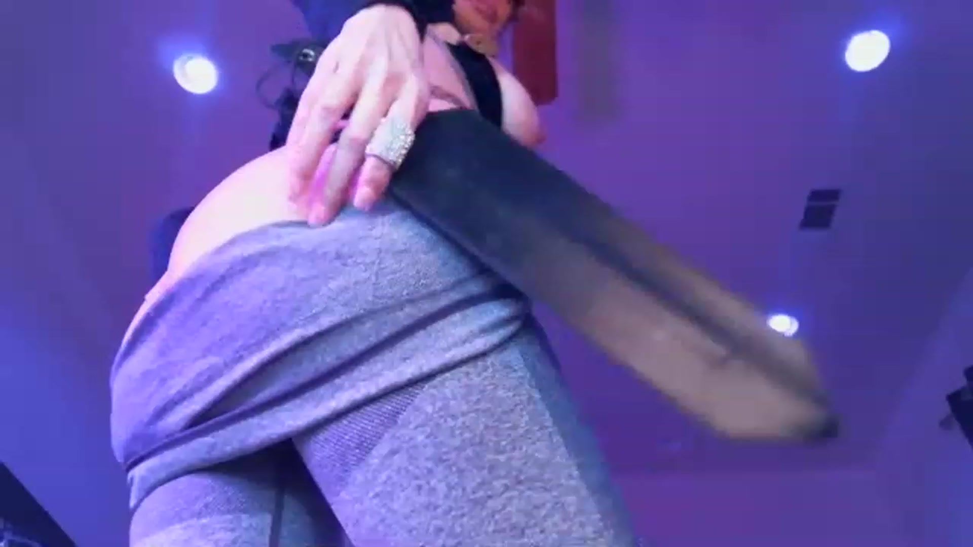 Gallery image thumbnail from JennyBlighe's myfreecams stream on, 01/13/2023, 08:06 image 1 of 20
