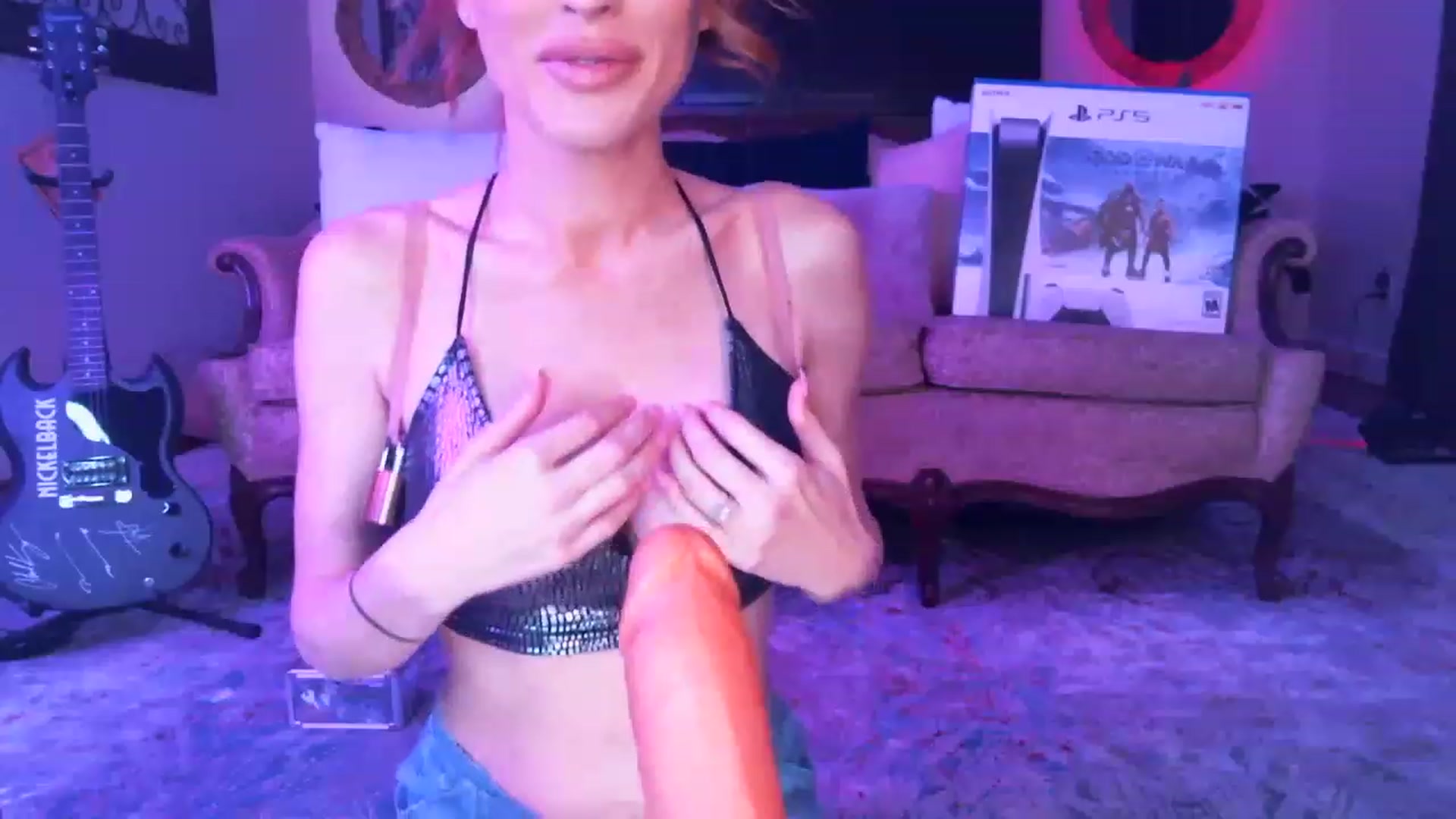 Gallery image thumbnail from JennyBlighe's myfreecams stream on, 01/16/2023, 06:27 image 6 of 20