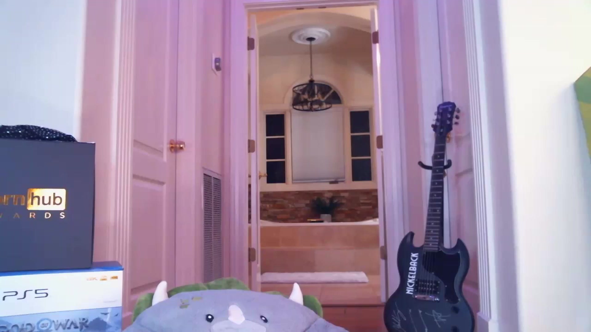 Gallery image thumbnail from JennyBlighe's myfreecams stream on, 02/04/2023, 05:43 image 8 of 20