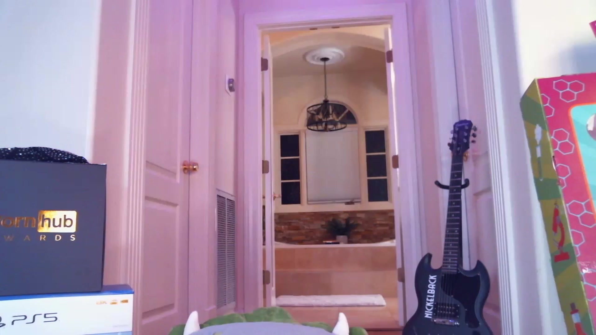 Gallery image thumbnail from JennyBlighe's myfreecams stream on, 02/04/2023, 07:22 image 9 of 20
