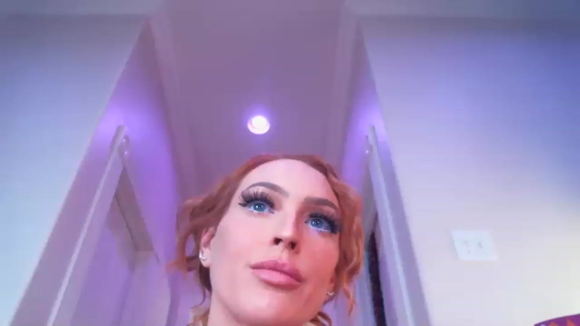 Gallery image thumbnail from JennyBlighe's myfreecams stream on, 02/06/2023, 07:19 image 1 of 20