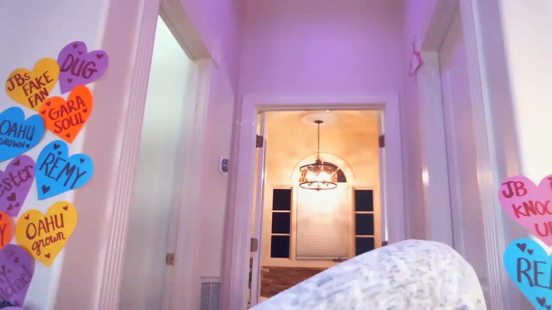 Gallery image thumbnail from JennyBlighe's myfreecams stream on, 02/12/2023, 07:52 image 1 of 20