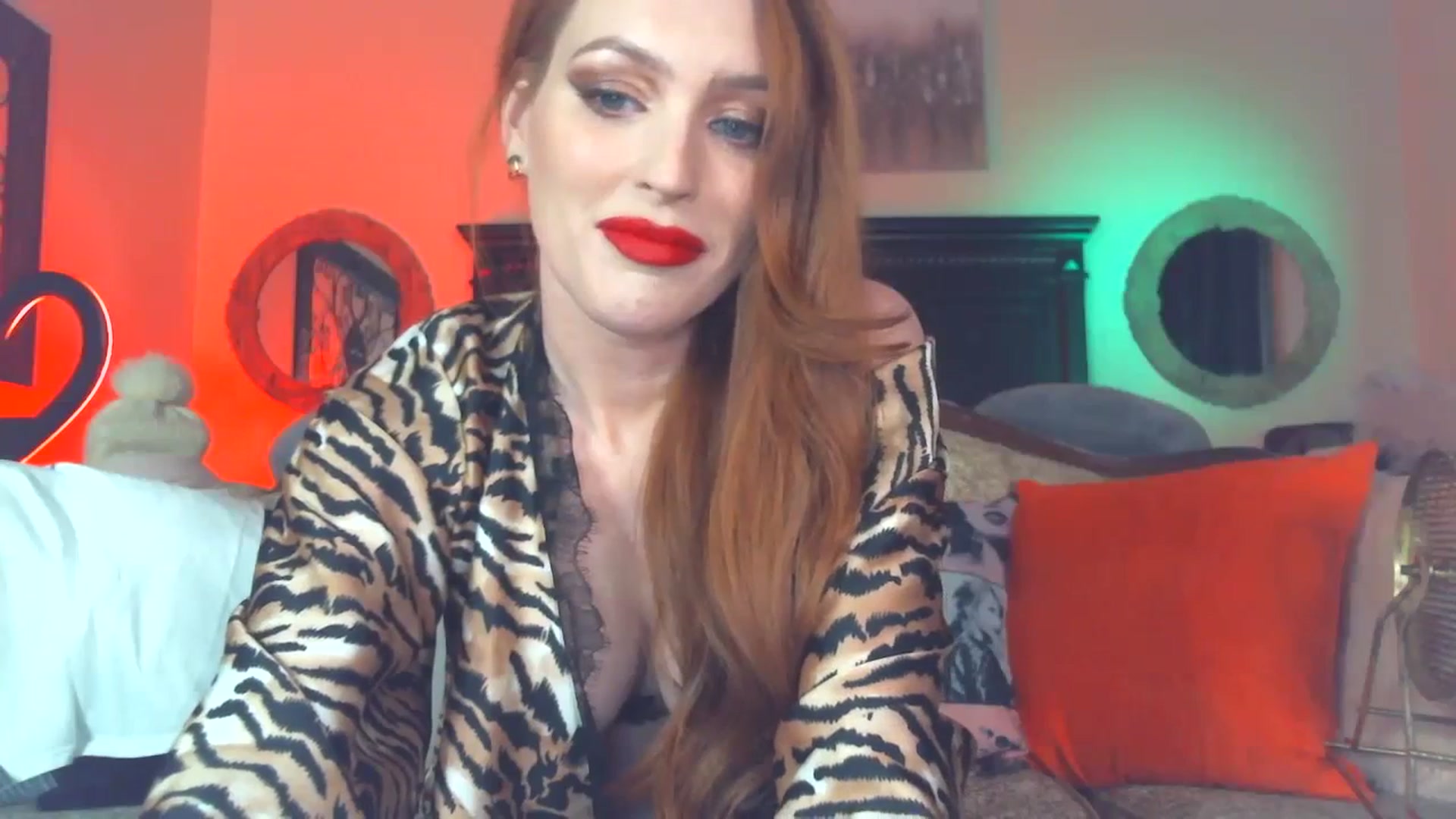 Gallery image thumbnail from JennyBlighe's myfreecams stream on, 01/18/2024, 09:47 image 2 of 20