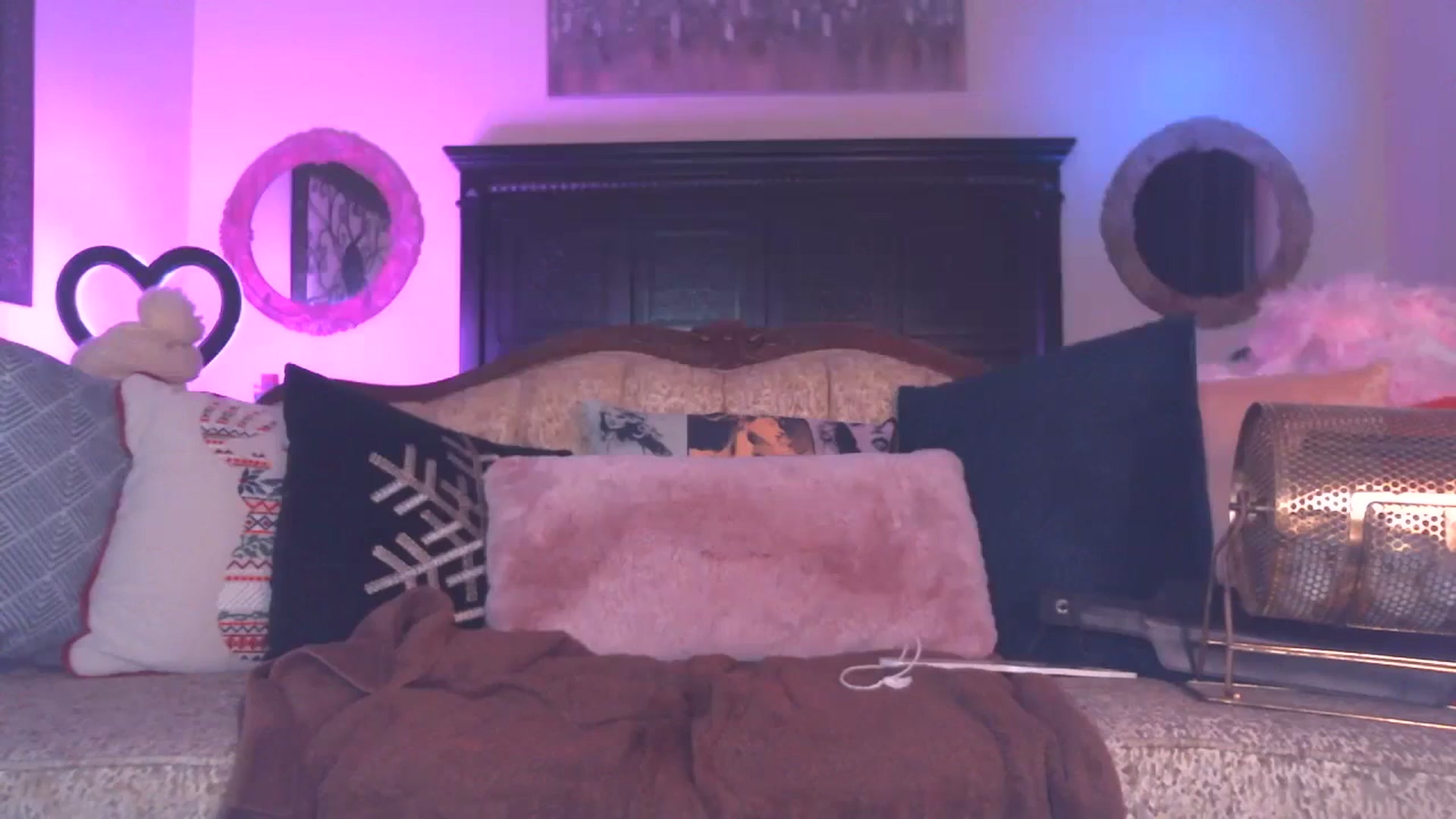 Gallery image thumbnail from JennyBlighe's myfreecams stream on, 01/28/2024, 10:06 image 20 of 20