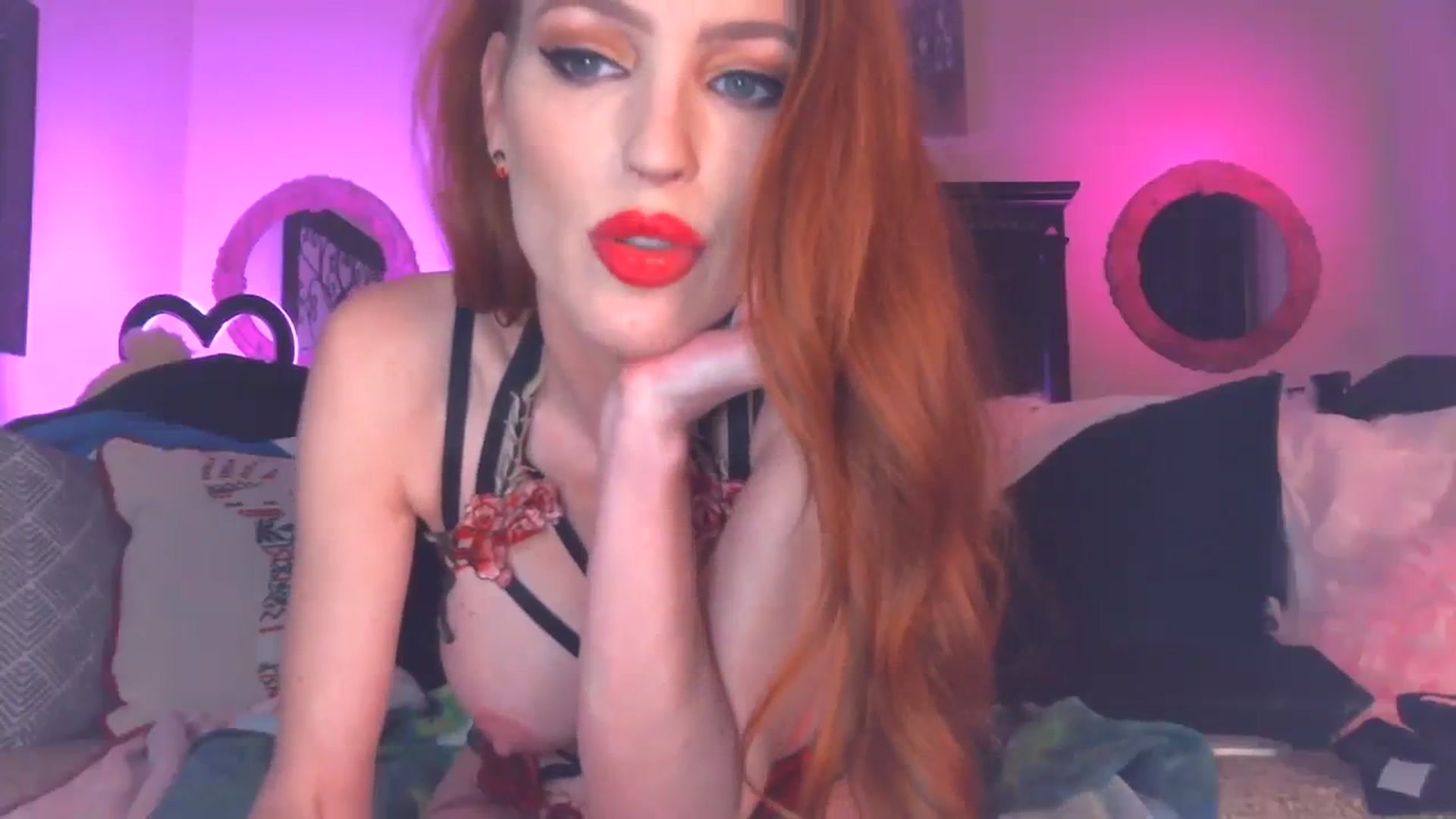 Gallery image thumbnail from JennyBlighe's myfreecams stream on, 02/03/2024, 09:47 image 11 of 20