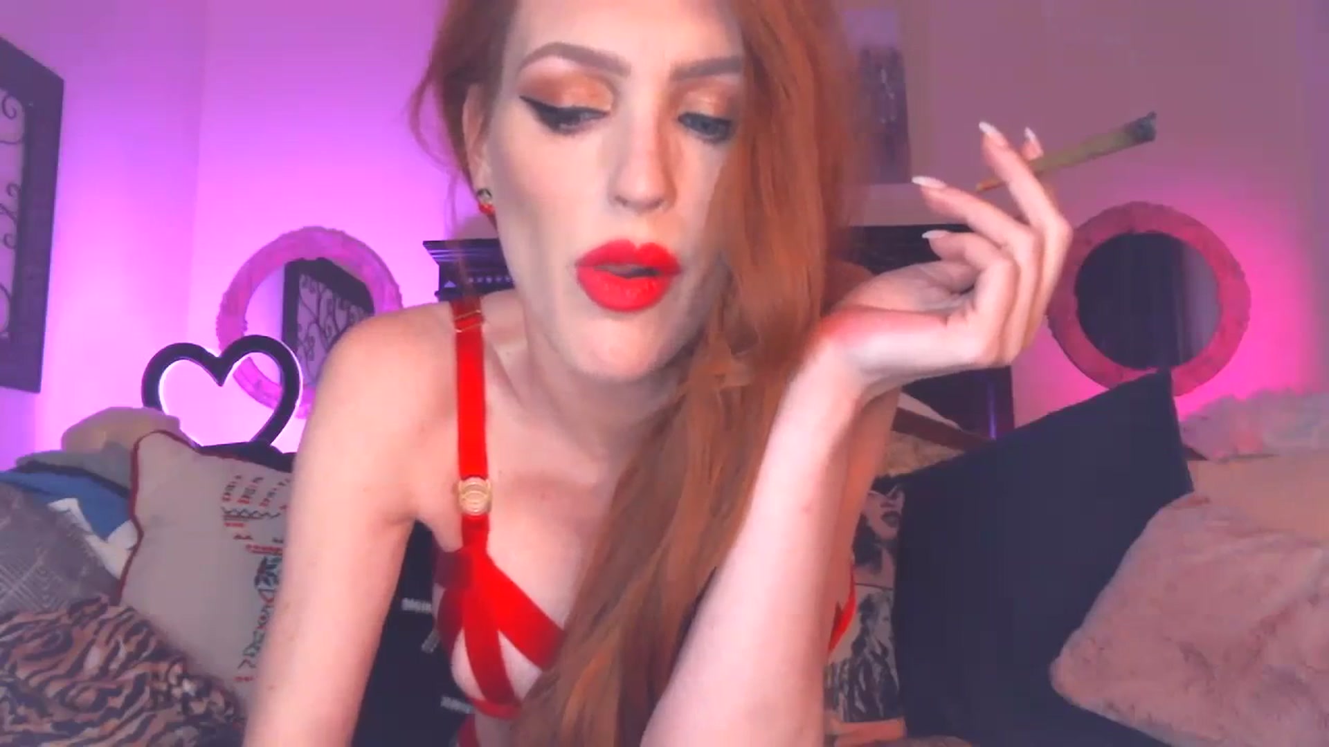 Gallery image thumbnail from JennyBlighe's myfreecams stream on, 02/05/2024, 07:28 image 2 of 20