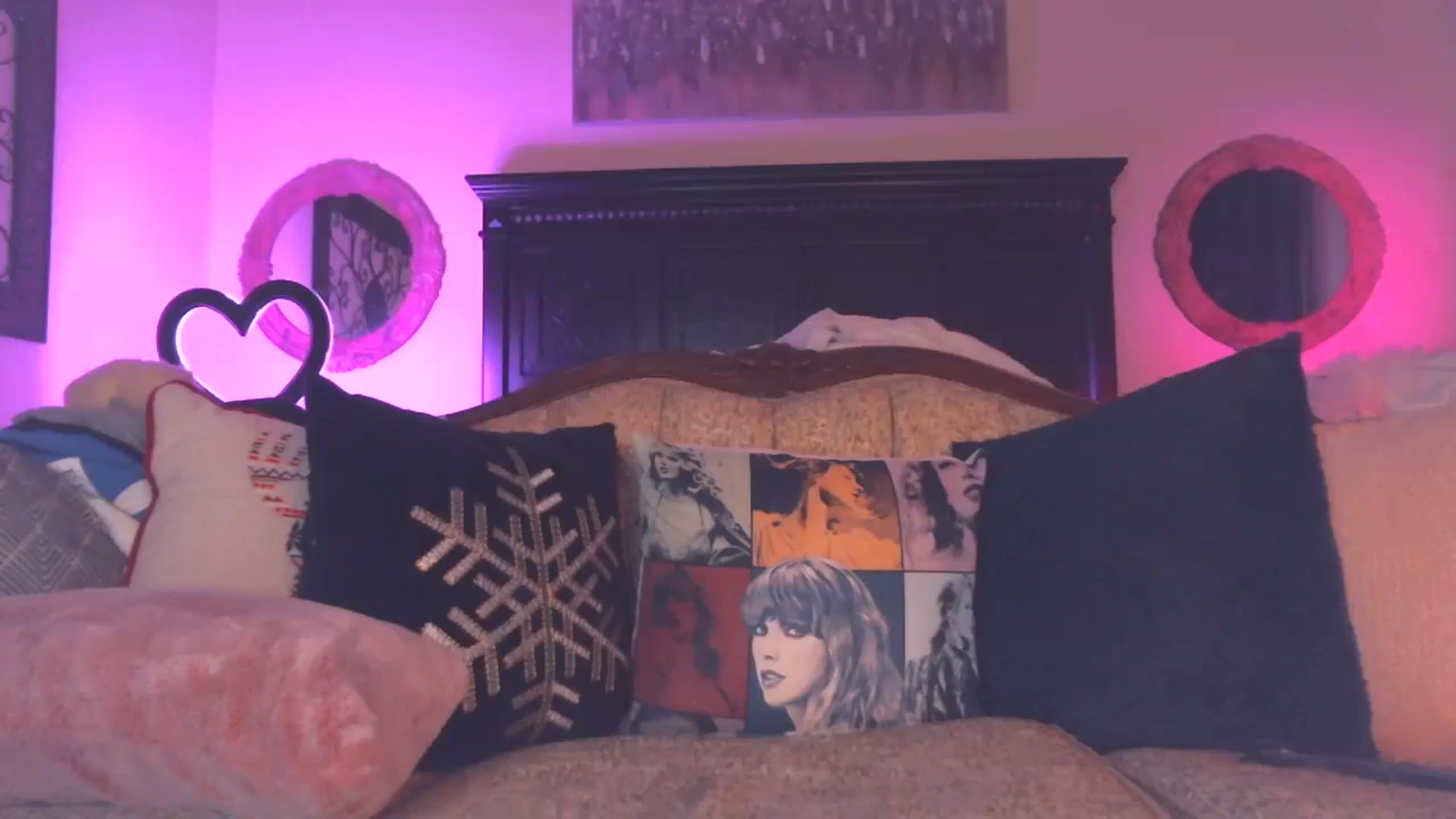 Gallery image thumbnail from JennyBlighe's myfreecams stream on, 02/05/2024, 10:49 image 17 of 20