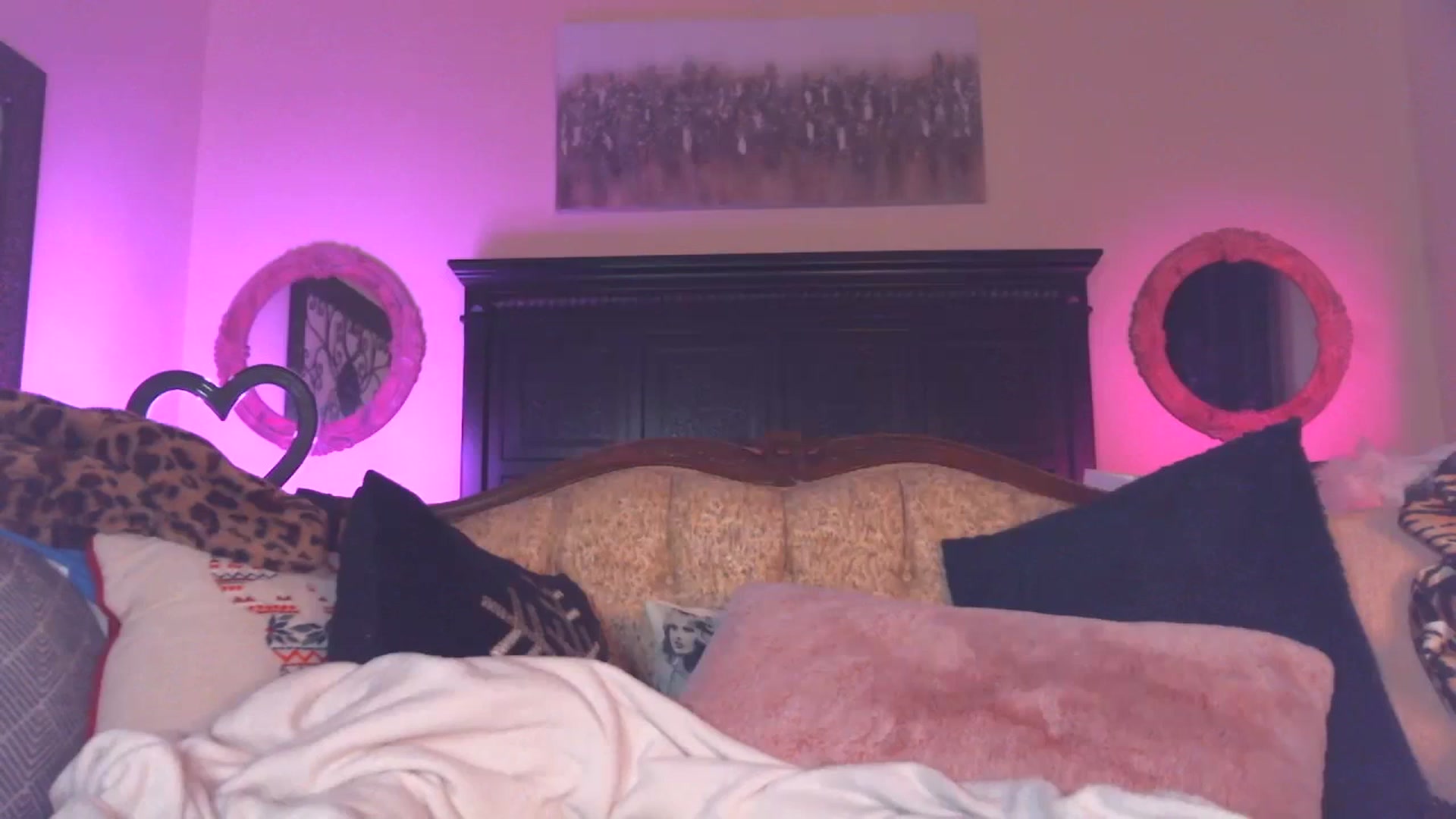 Gallery image thumbnail from JennyBlighe's myfreecams stream on, 02/08/2024, 08:12 image 14 of 20