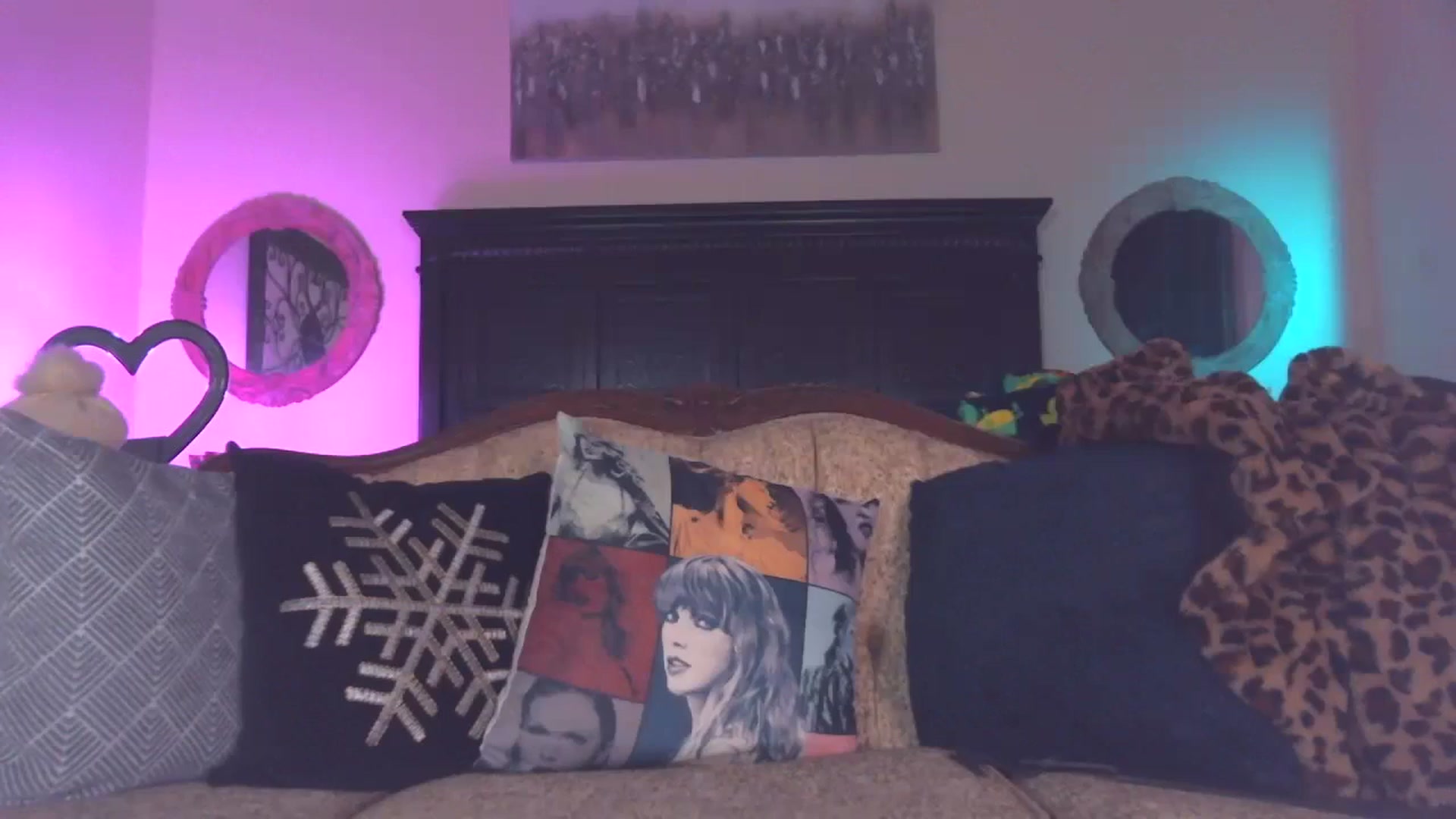 Gallery image thumbnail from JennyBlighe's myfreecams stream on, 02/13/2024, 10:03 image 17 of 20