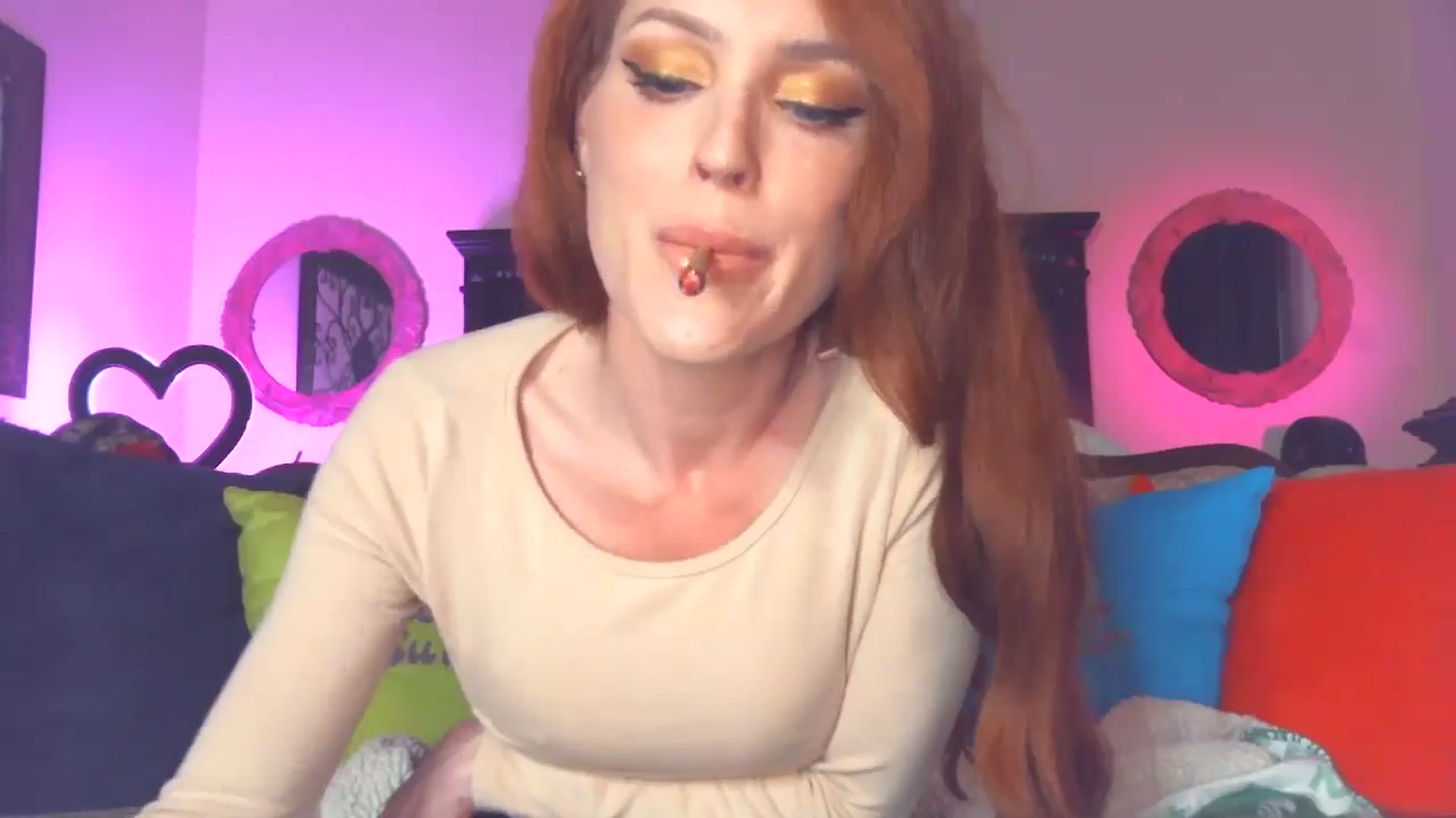 Gallery image thumbnail from JennyBlighe's myfreecams stream on, 06/11/2024, 05:34 image 2 of 20