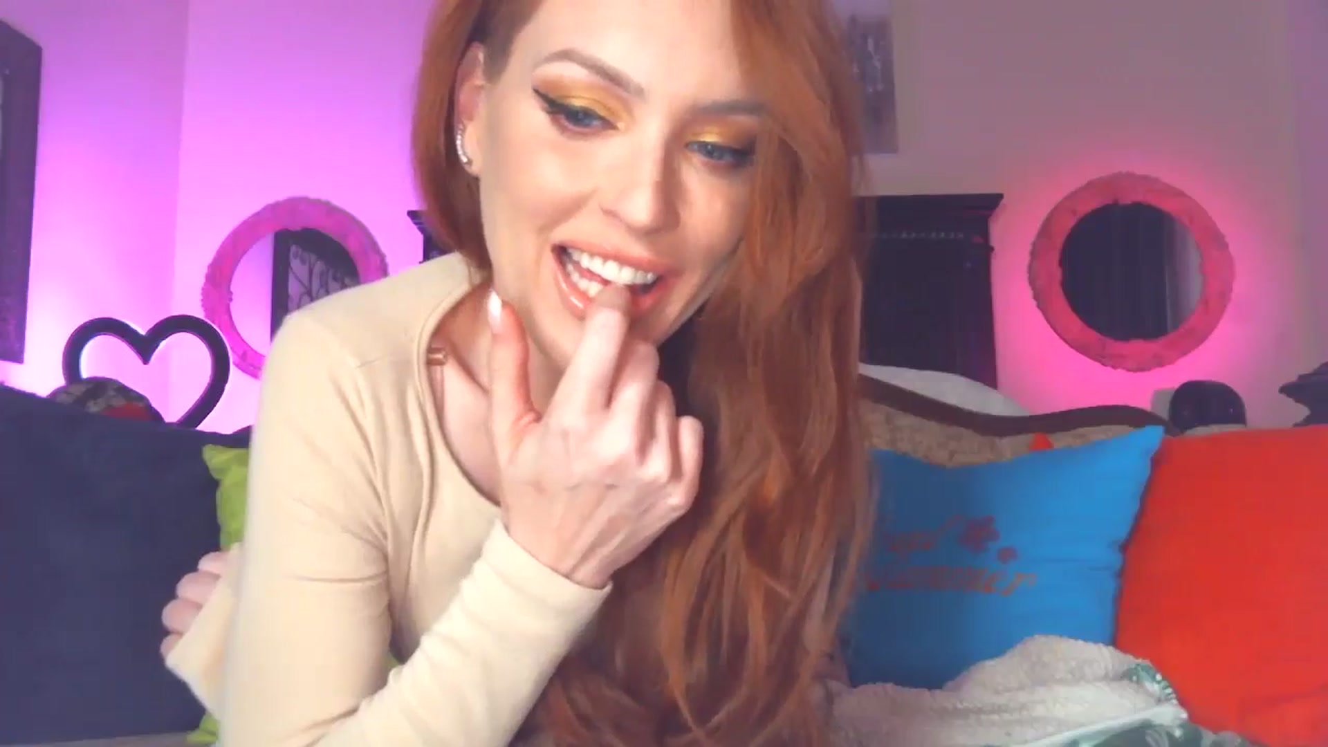 Gallery image thumbnail from JennyBlighe's myfreecams stream on, 06/11/2024, 05:34 image 4 of 20