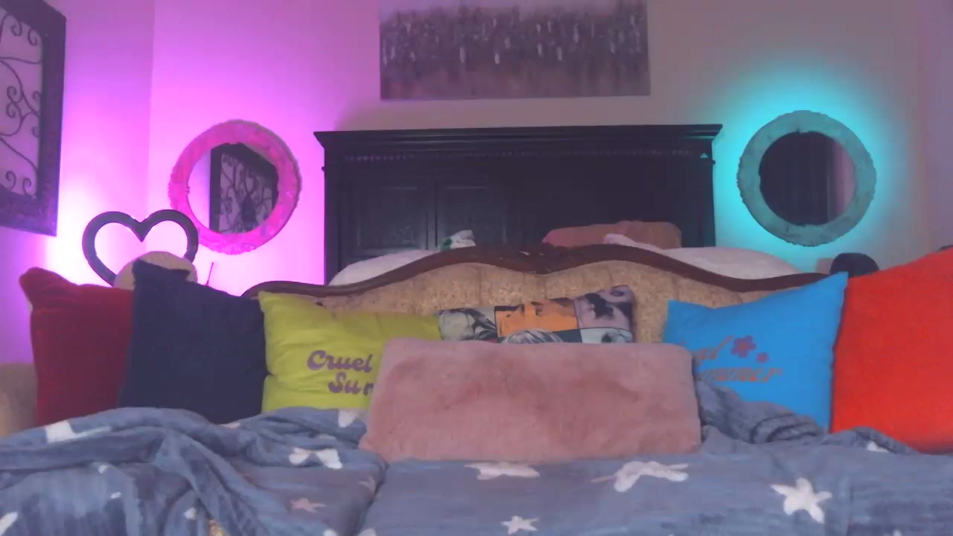 Gallery image thumbnail from JennyBlighe's myfreecams stream on, 06/14/2024, 10:31 image 10 of 20