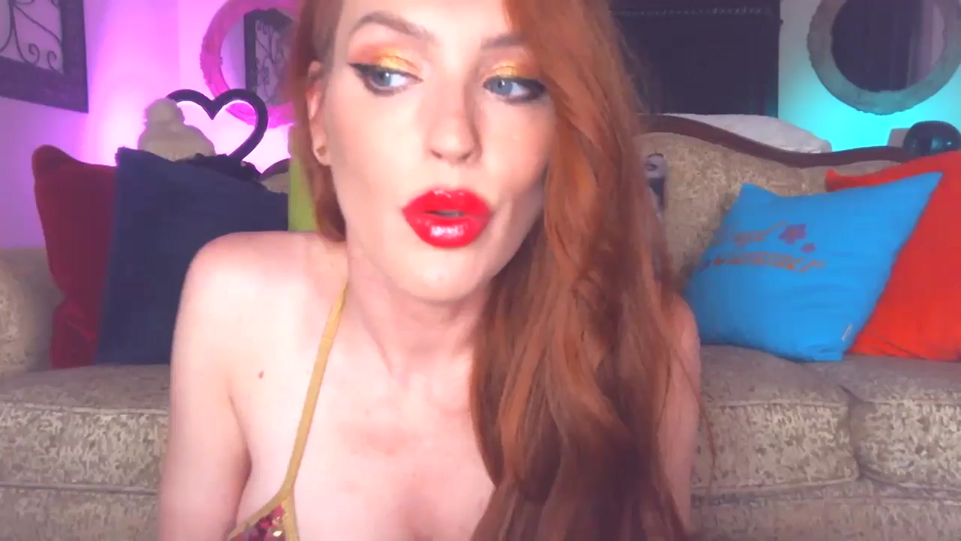 Gallery image thumbnail from JennyBlighe's myfreecams stream on, 06/18/2024, 07:10 image 16 of 20