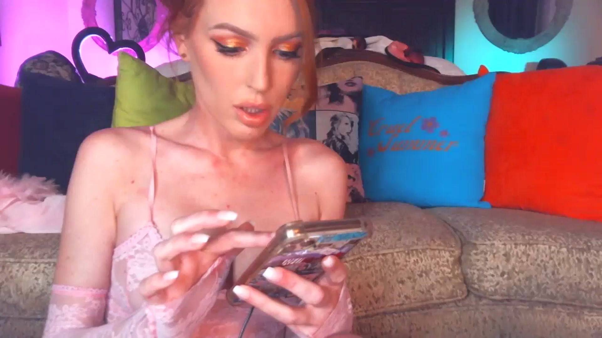 Gallery image thumbnail from JennyBlighe's myfreecams stream on, 06/22/2024, 06:12 image 6 of 20
