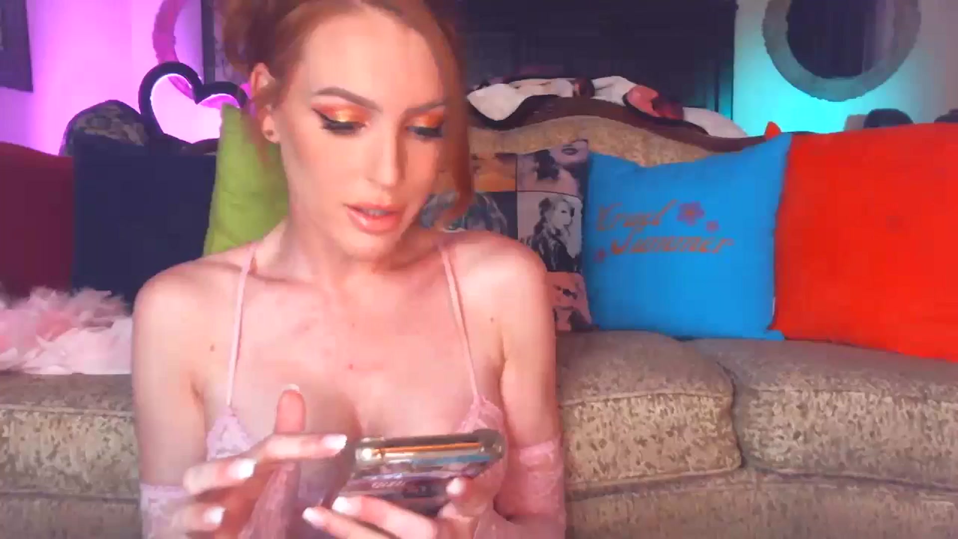 Gallery image thumbnail from JennyBlighe's myfreecams stream on, 06/22/2024, 06:12 image 14 of 20