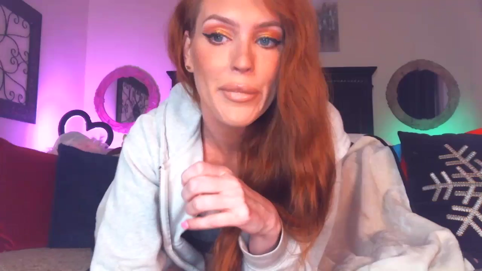 Gallery image thumbnail from JennyBlighe's myfreecams stream on, 06/24/2024, 08:52 image 1 of 20