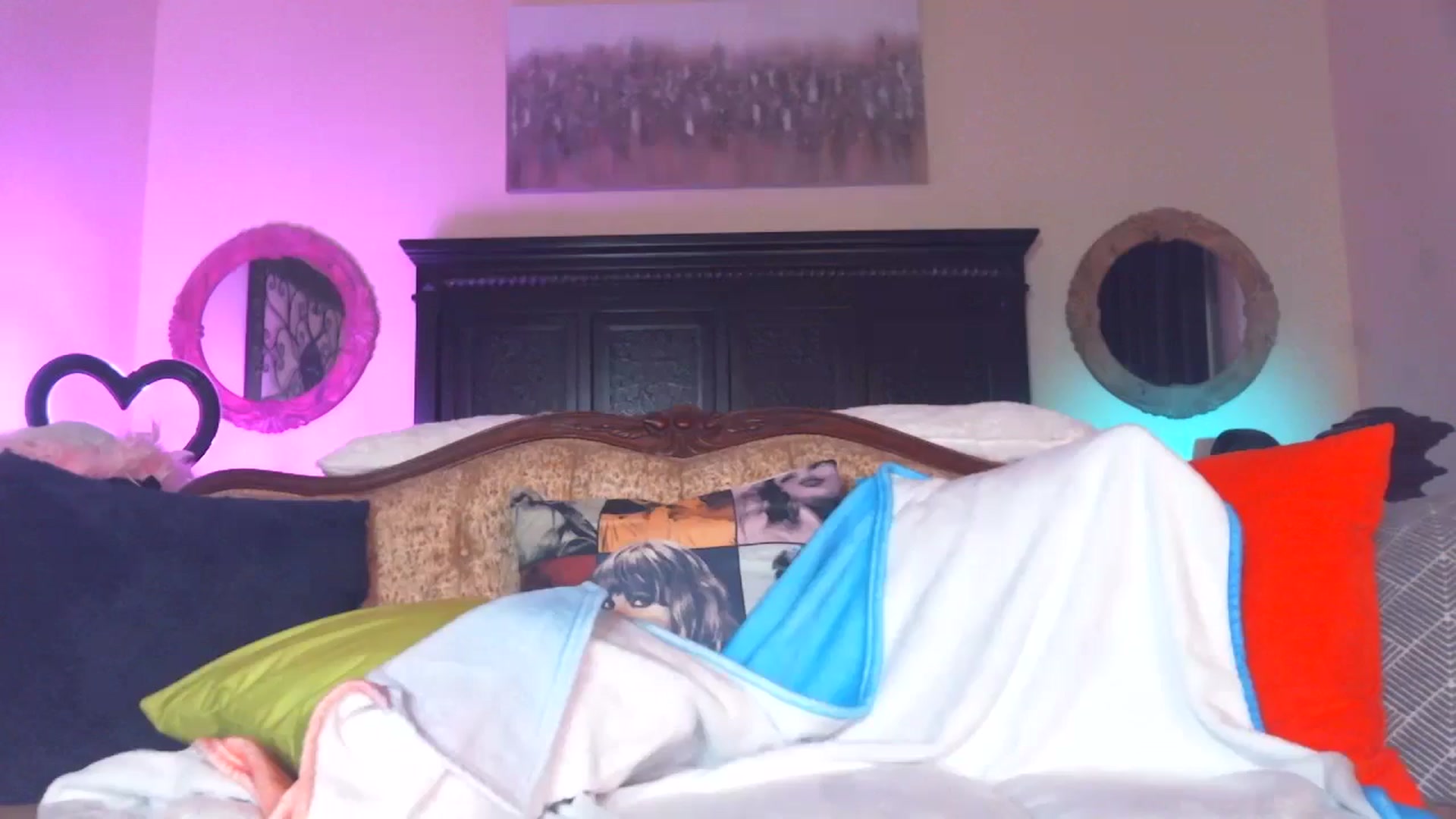 Gallery image thumbnail from JennyBlighe's myfreecams stream on, 06/26/2024, 10:21 image 1 of 20